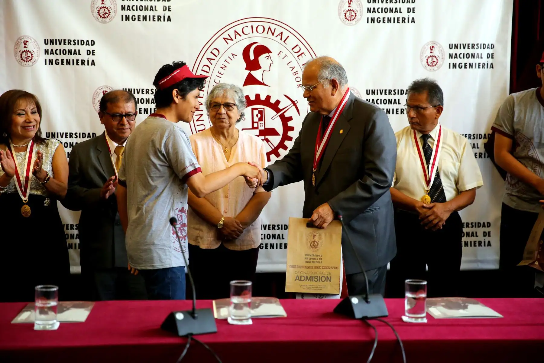 Reconocimiento de los primeros puestos al examen de admisión 2019 en la Universidad Nacional de Ingeniería. Foto: ANDINA/Luis Iparraguirre