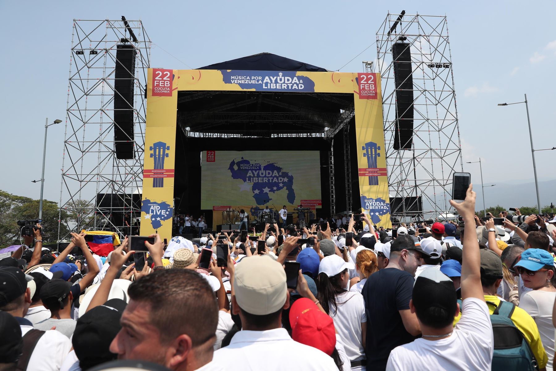 Vista general de la tarima del concierto Venezuela Aid Live en la frontera entre Venezuela y Colombia.  Concierto benéfico donde participaran más de 32 artistas de diferentes partes del mundo para impulsar las entregas de ayuda humanitaria en desafío al bloqueo del gobierno del presidente Nicolás Maduro.