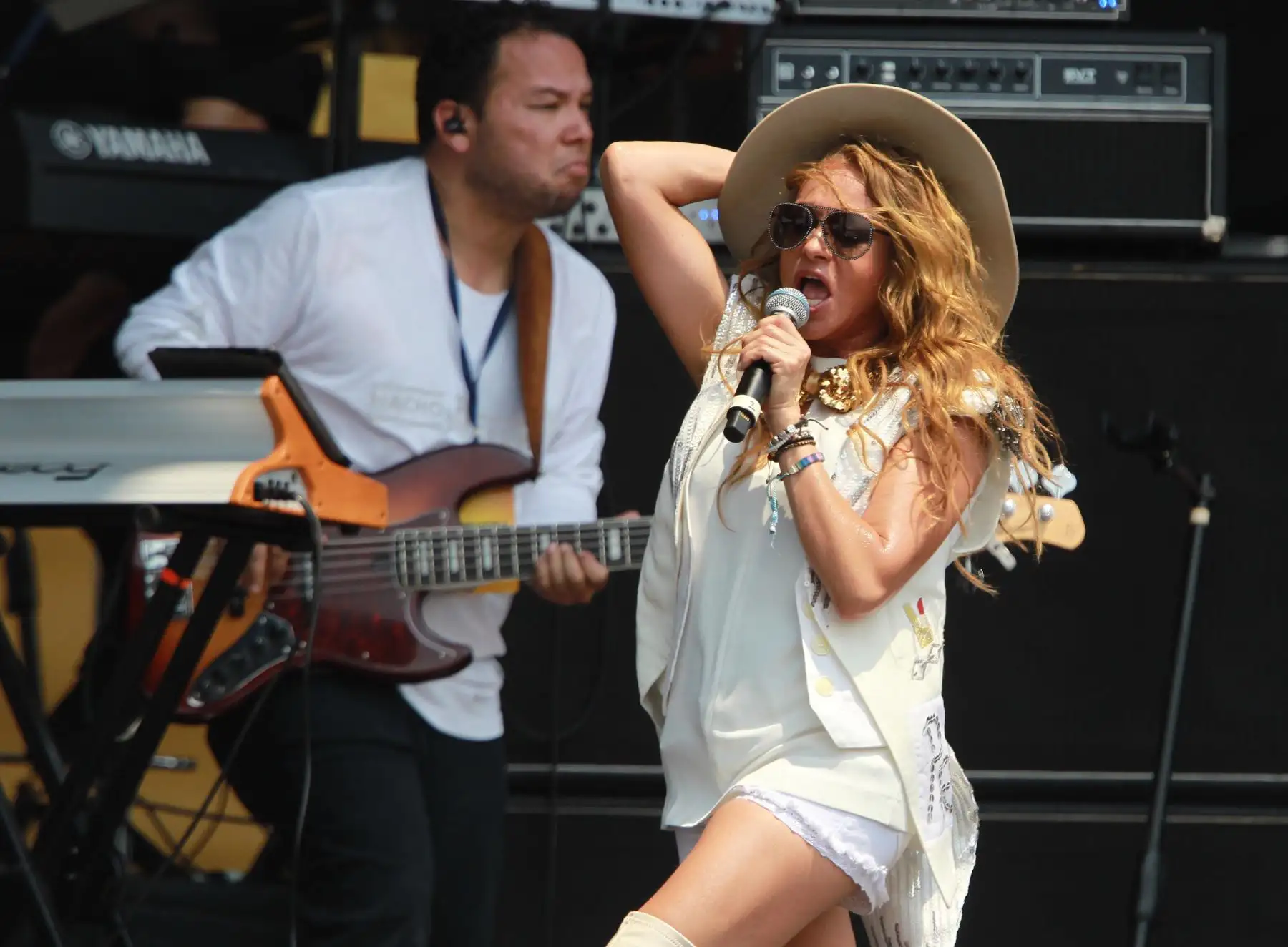 La cantante mexicana Paulina Rubio  durante el concierto Venezuela Aid Live. EFE
