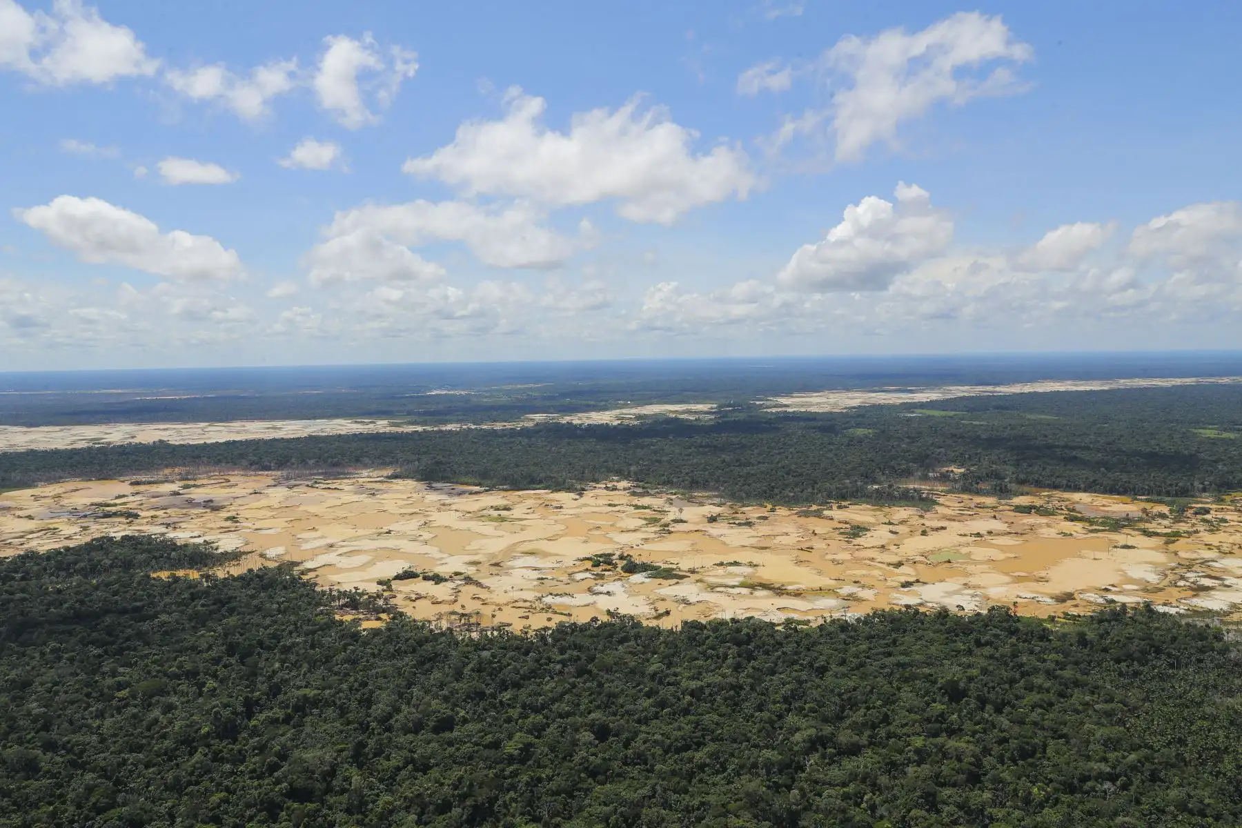 Presidente Vizcarra supervisò las acciones que se realizaron en la Operación Mercurio 2019 contra la minería ilegal en La Pampa, provincia de Tambopata (Madre de Dios).Foto: ANDINA/Prensa Presidencia