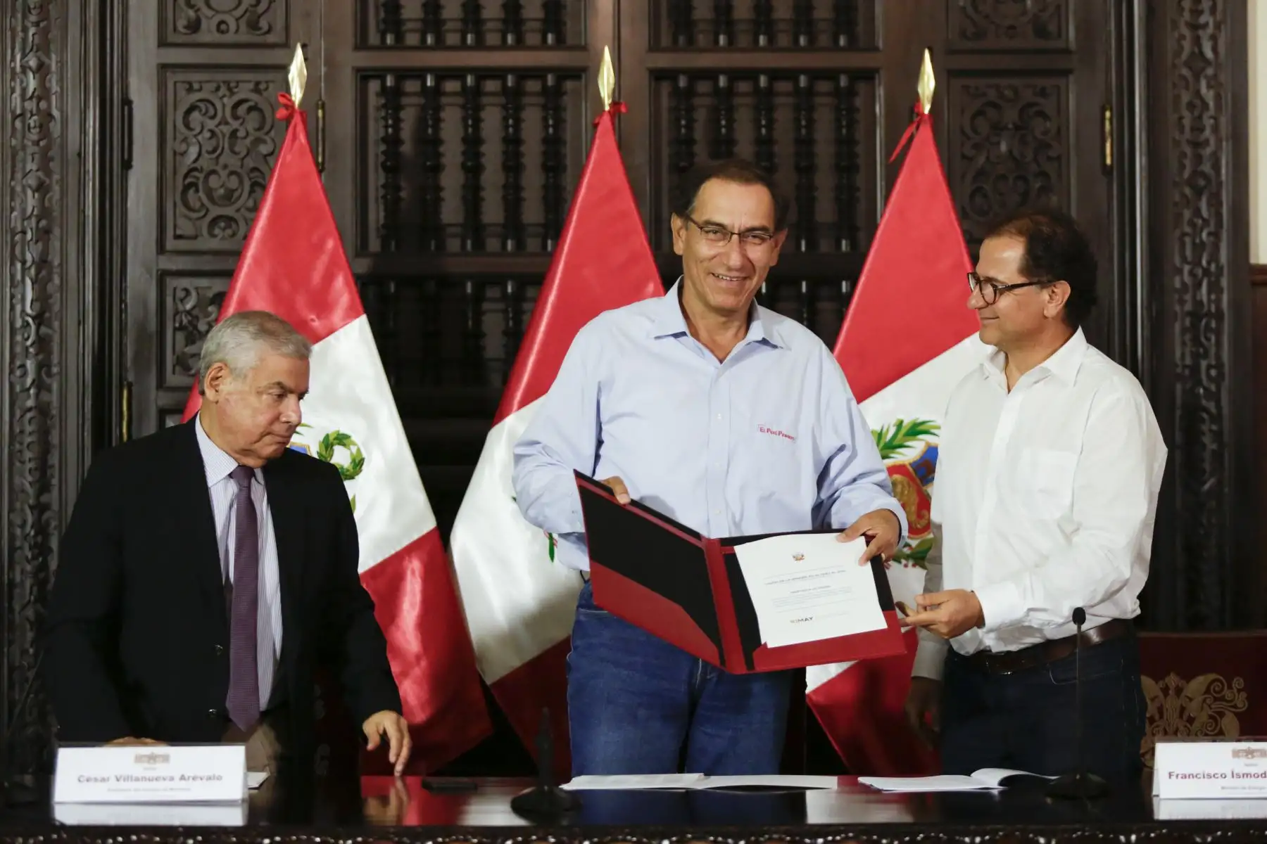 Presidente Martin Vizcarra recibiò la propuesta de Visión de la Minería al 2030 en Palacio de Gobierno.Foto:ANDINA/Prensa Presidencia