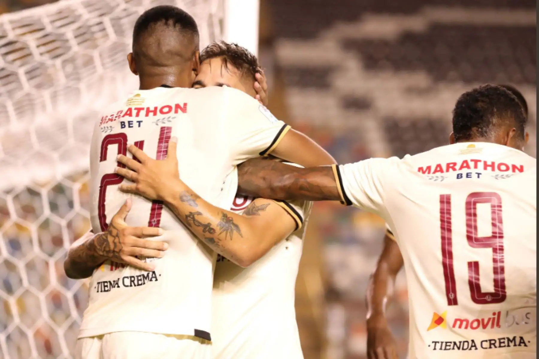 Universitario se impuso 3-1 a Pirata FC,en 
emotivo encuentro en estadio Monumental de Ate.Foto: ANDINA/Twitter Universitario