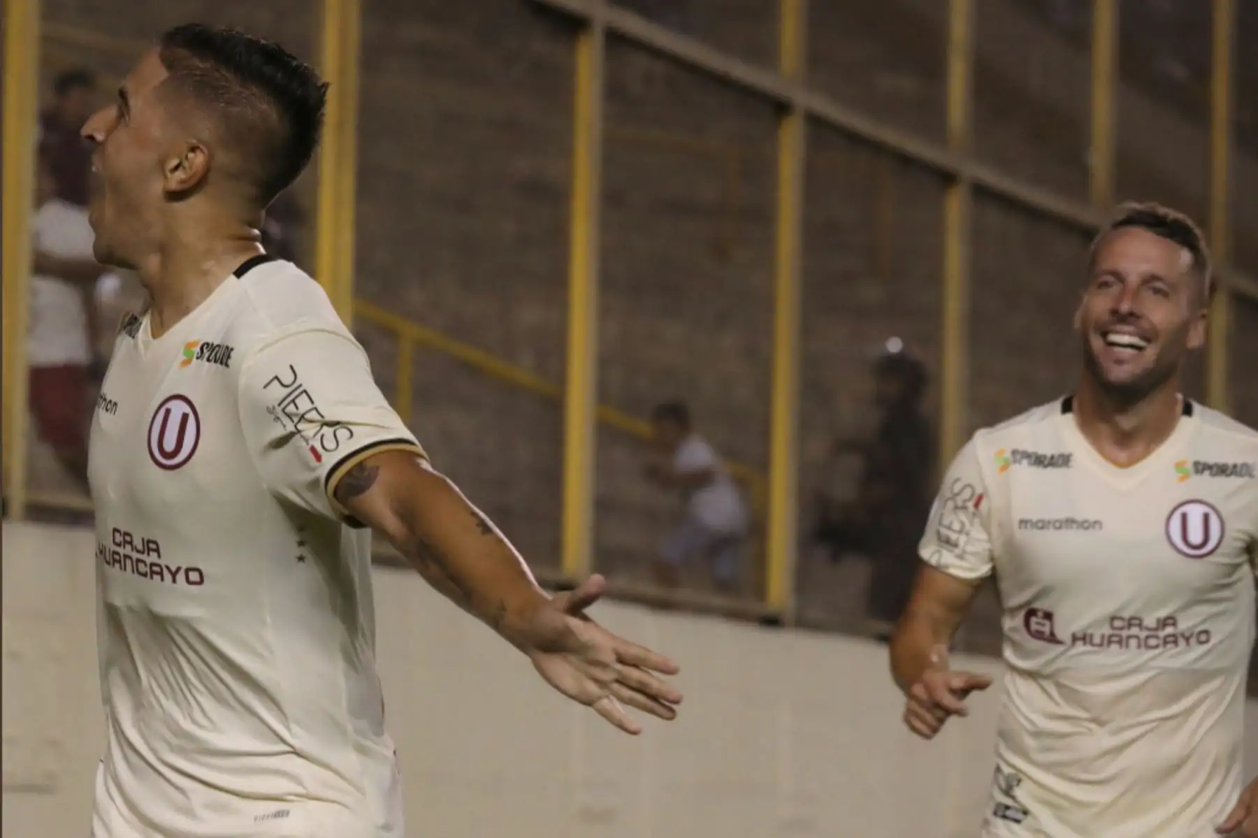 Universitario se impuso 3-1 a Pirata FC,en 
emotivo encuentro en estadio Monumental de Ate.Foto: ANDINA/Twitter Universitario