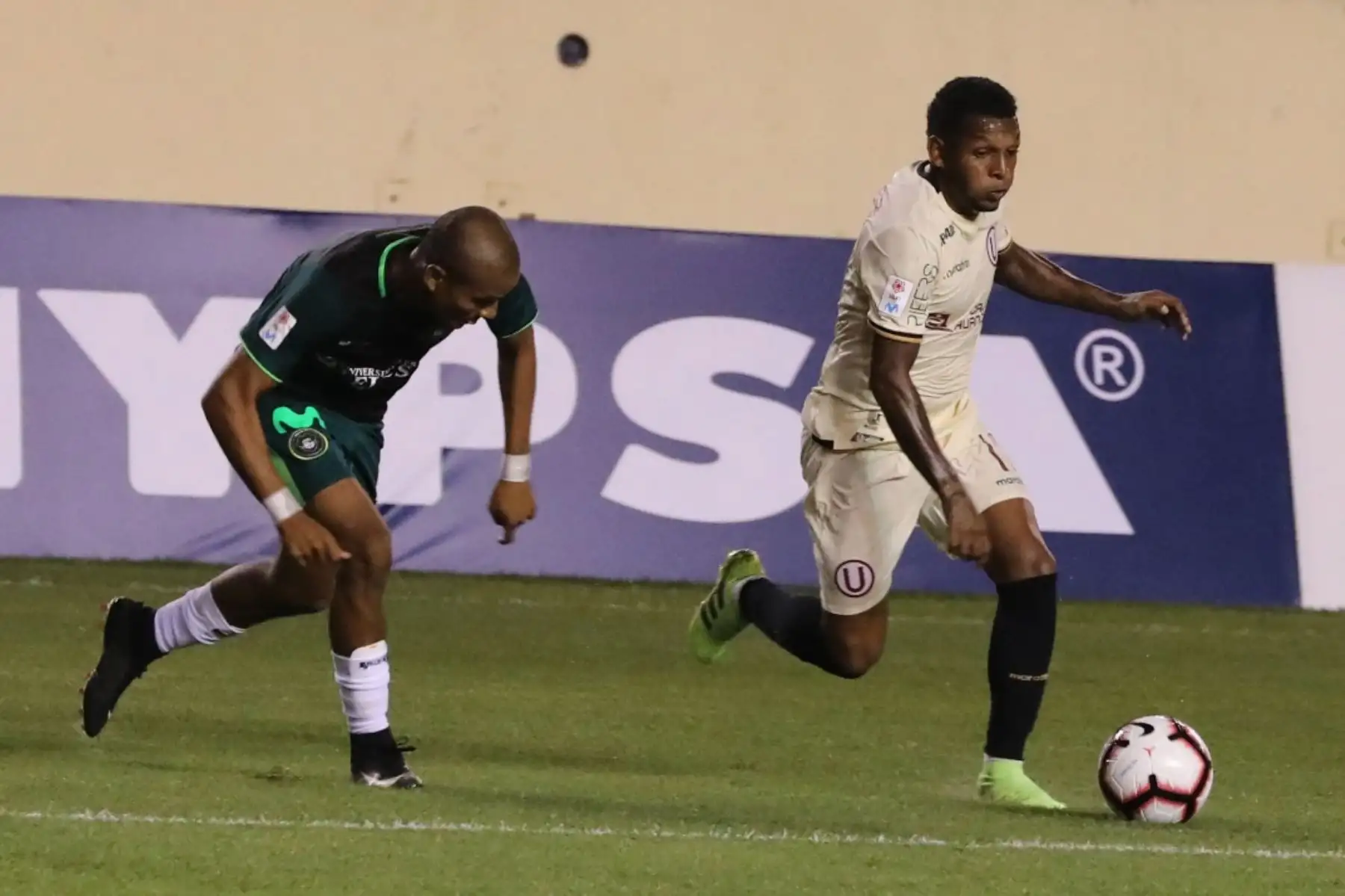 Universitario se impuso 3-1 a Pirata FC,en 
emotivo encuentro en estadio Monumental de Ate.Foto: ANDINA/Twitter Universitario