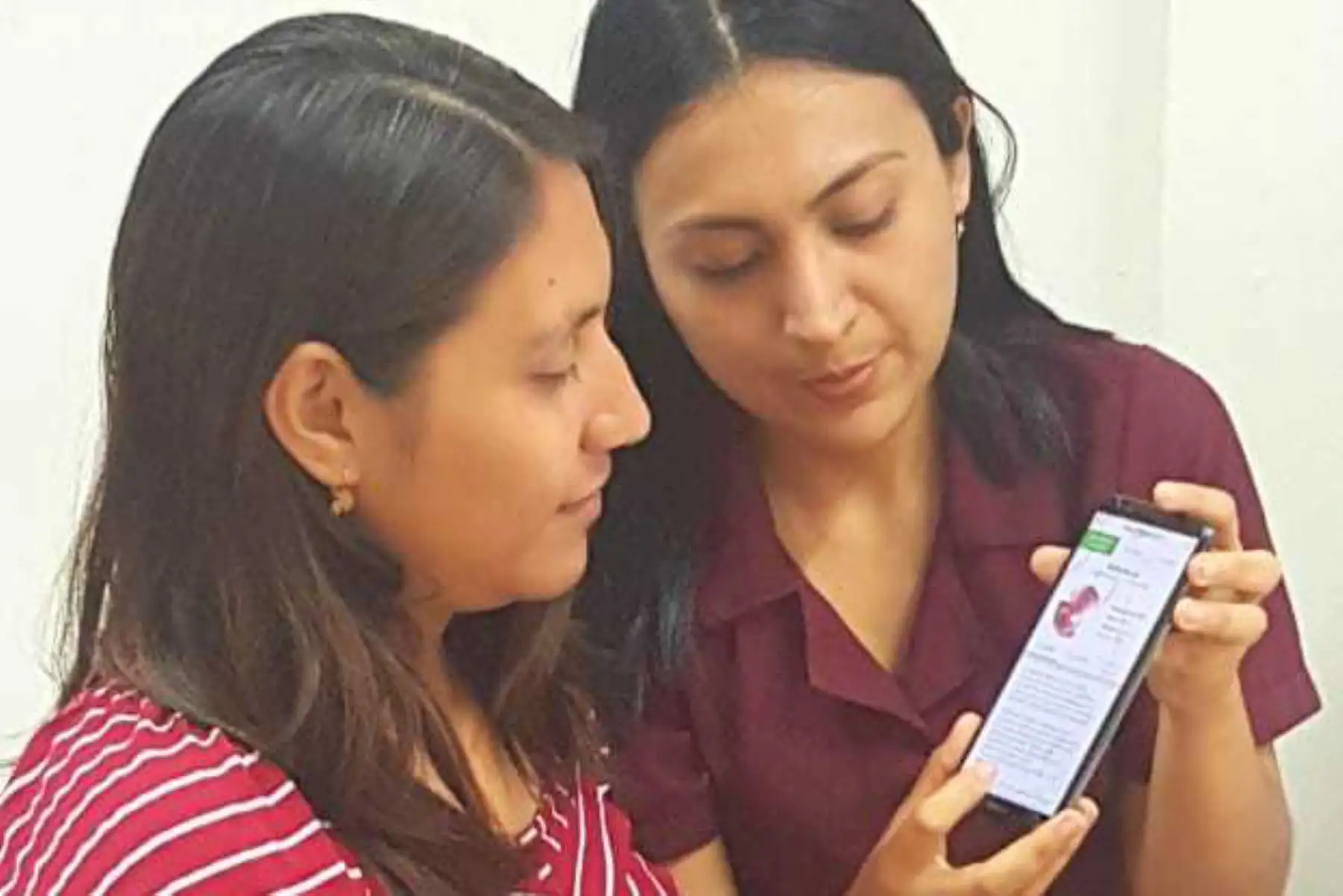 La disminución de anemia en recién nacidos y partos por cesáreas son parte de los exitosos resultados que alcanzó la implementación de una novedosa estrategia en el Hospital Tarapoto de EsSalud, el cual consiste en el uso de aplicativos móviles. ANDINA/Nathalie Sayago. ANDINA/Difusión