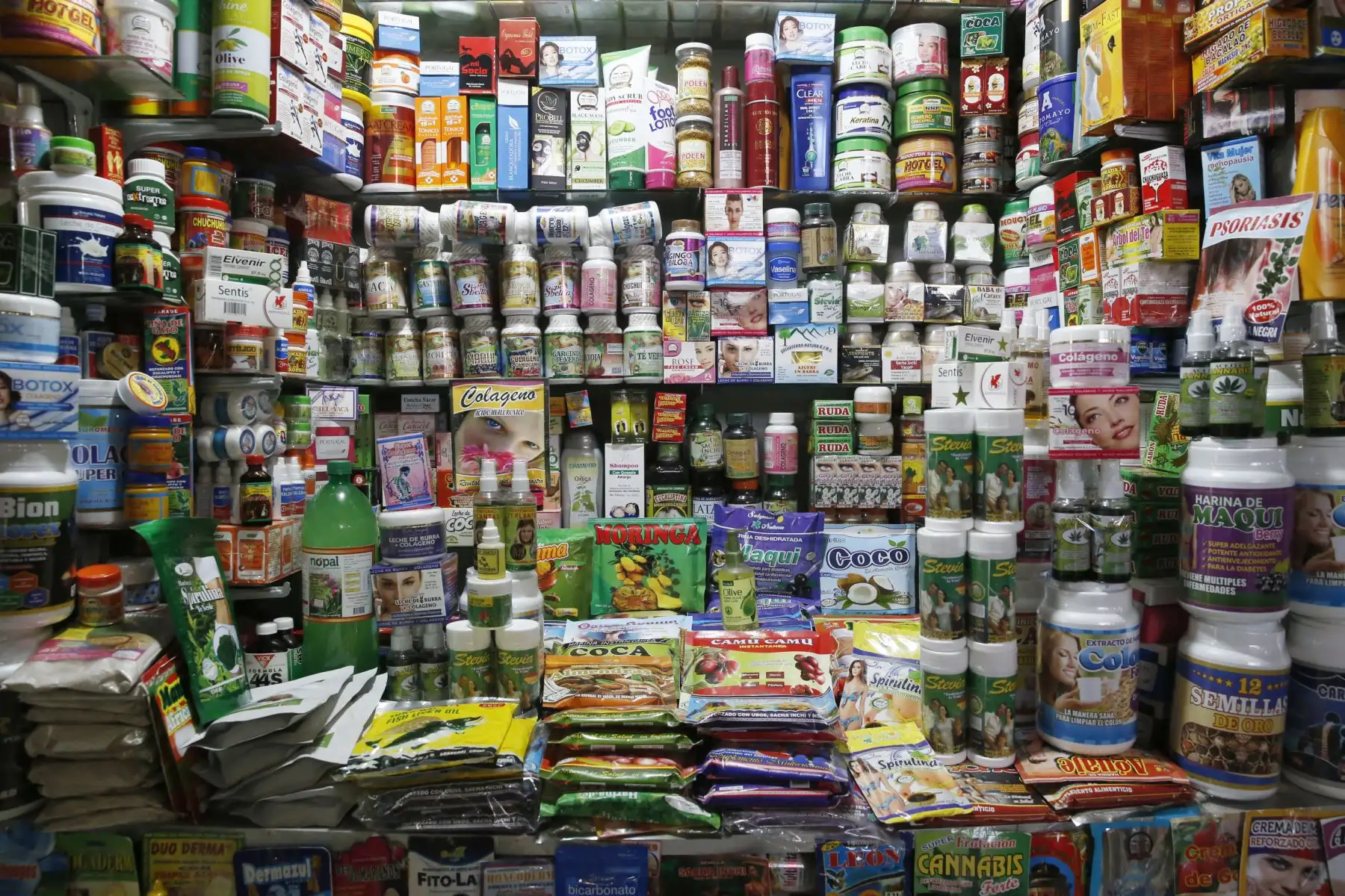 El Mercado Central de tacna, se ubica dentro de los mejores centros de abastos a nivel nacional. Cuenta con 980 comerciantes y reciben diariamente a más de 3 mil visitantes. Visitarlo es un paseo obligado, tiene a la venta variados  productos típico, locales de juguerias donde se encuentra rica comida al paso y a un muy bajo costo. Foto: ANDINA/Nathalie Sayago