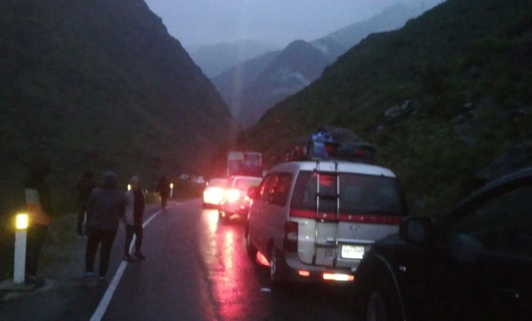 Caída de huaico bloquea carretera Lima. Yauyos
