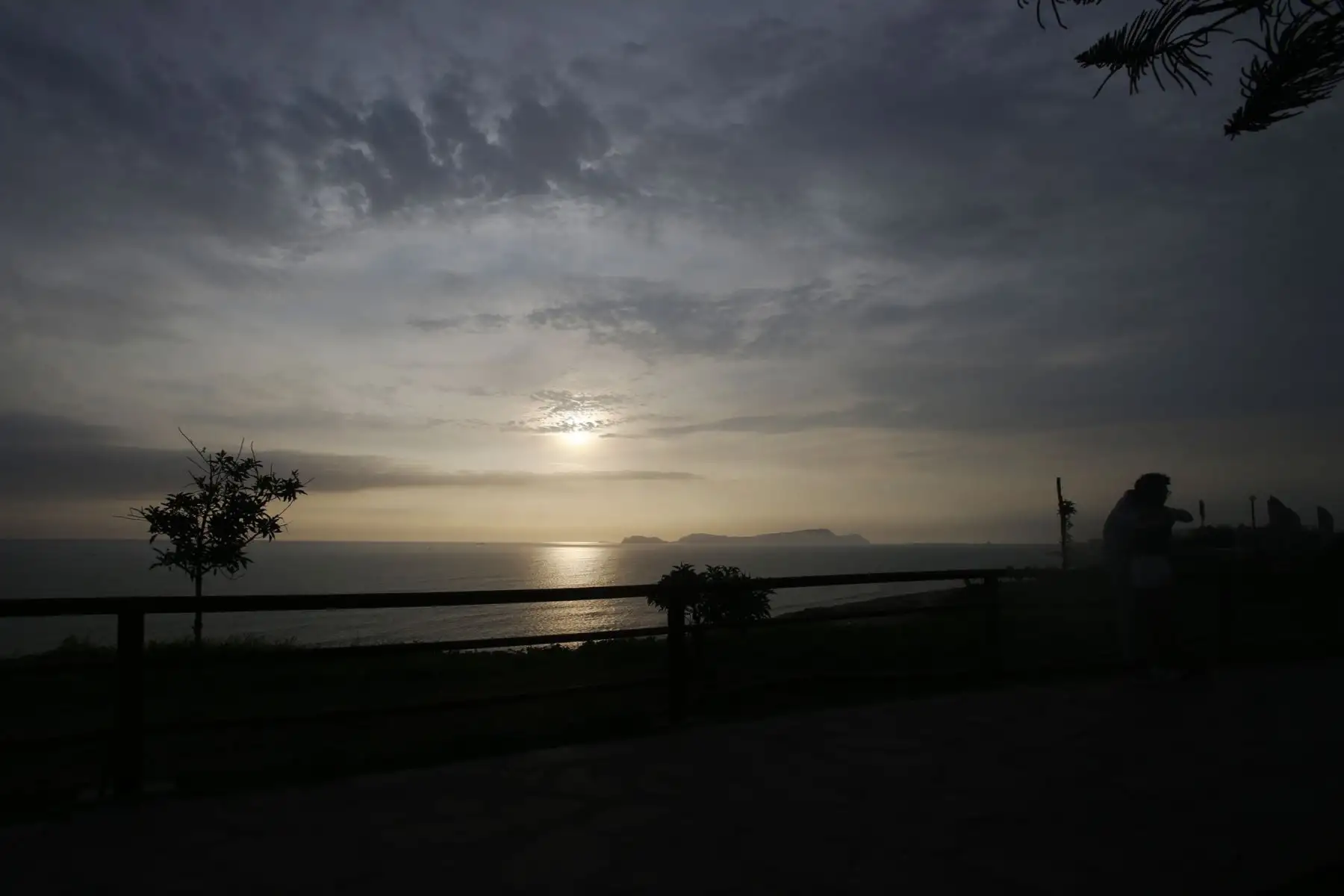 Atardecer de verano en la ciudad de Lima desde el Malecón en el Distrito de Miraflores. Foto: ANDINA/Nathalie Sayago