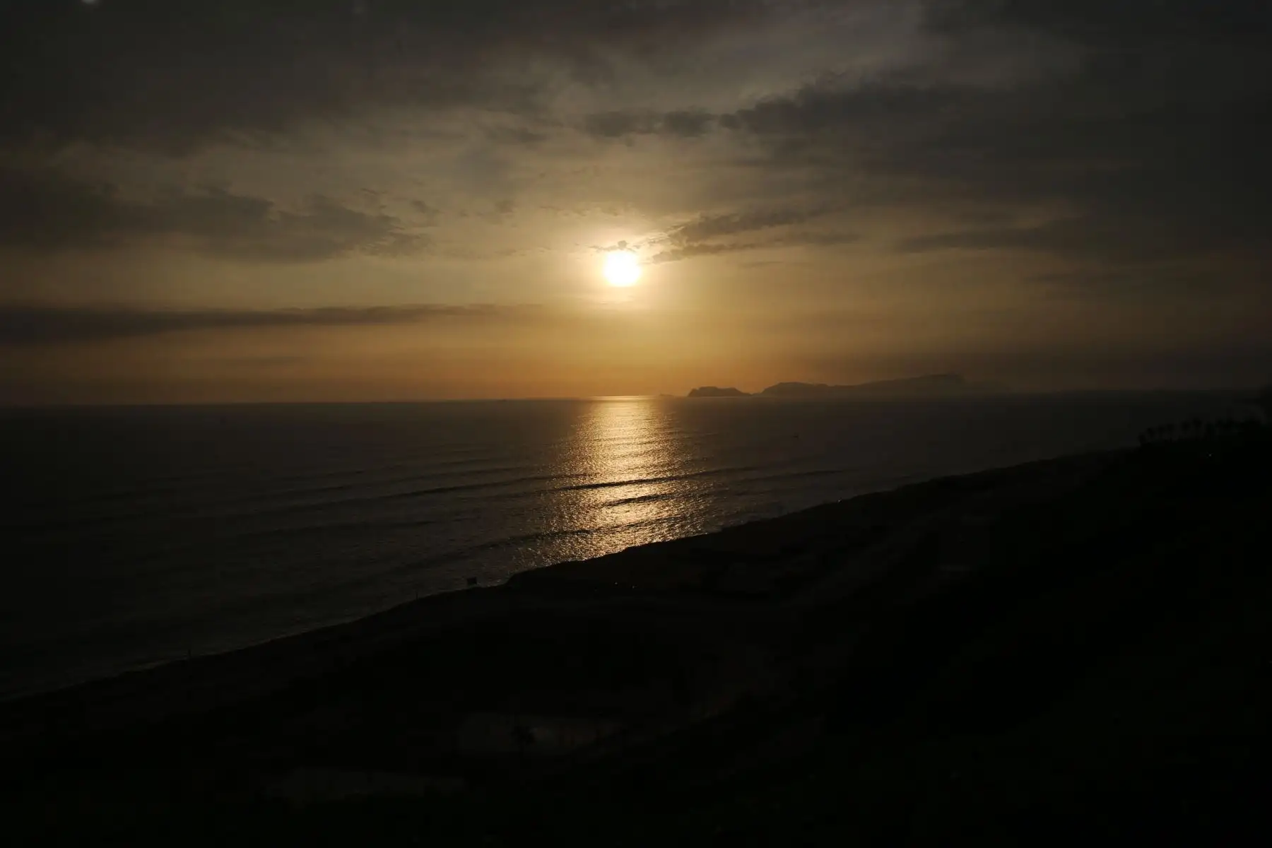 Atardecer de verano en la ciudad de Lima desde el Malecón en el Distrito de Miraflores. Foto: ANDINA/Nathalie Sayago