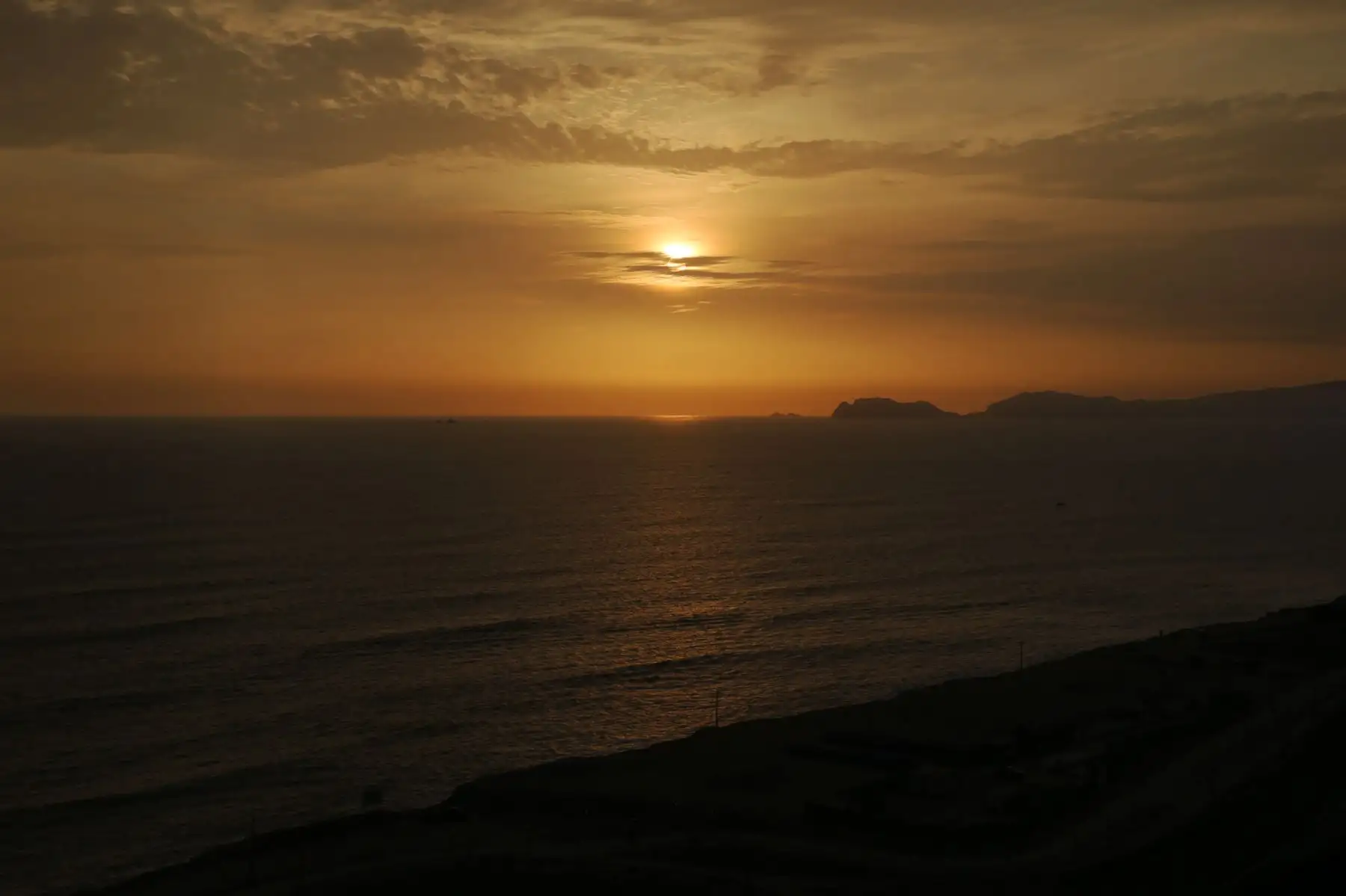 Atardecer de verano en la ciudad de Lima desde el Malecón en el Distrito de Miraflores. Foto: ANDINA/Nathalie Sayago