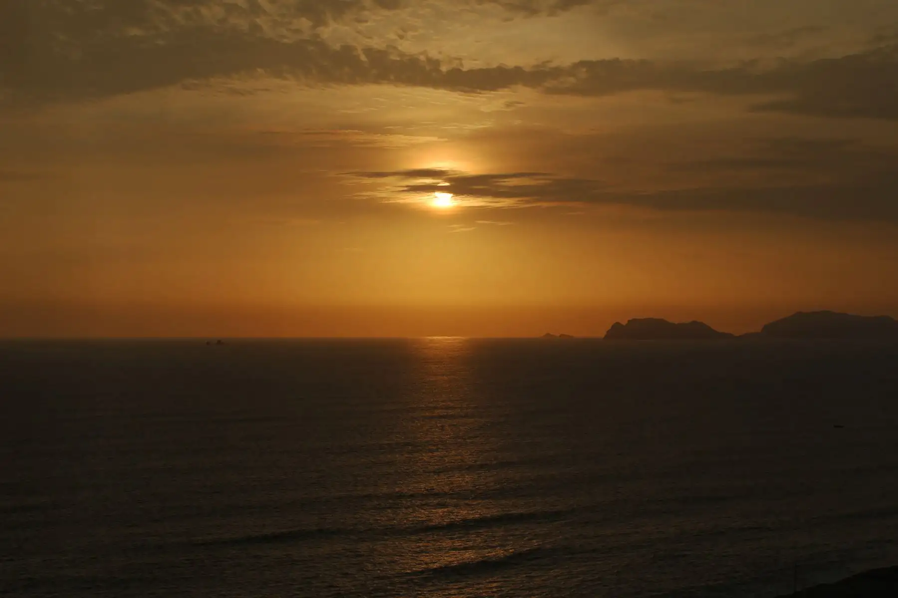 Atardecer de verano en la ciudad de Lima desde el Malecón en el Distrito de Miraflores. Foto: ANDINA/Nathalie Sayago