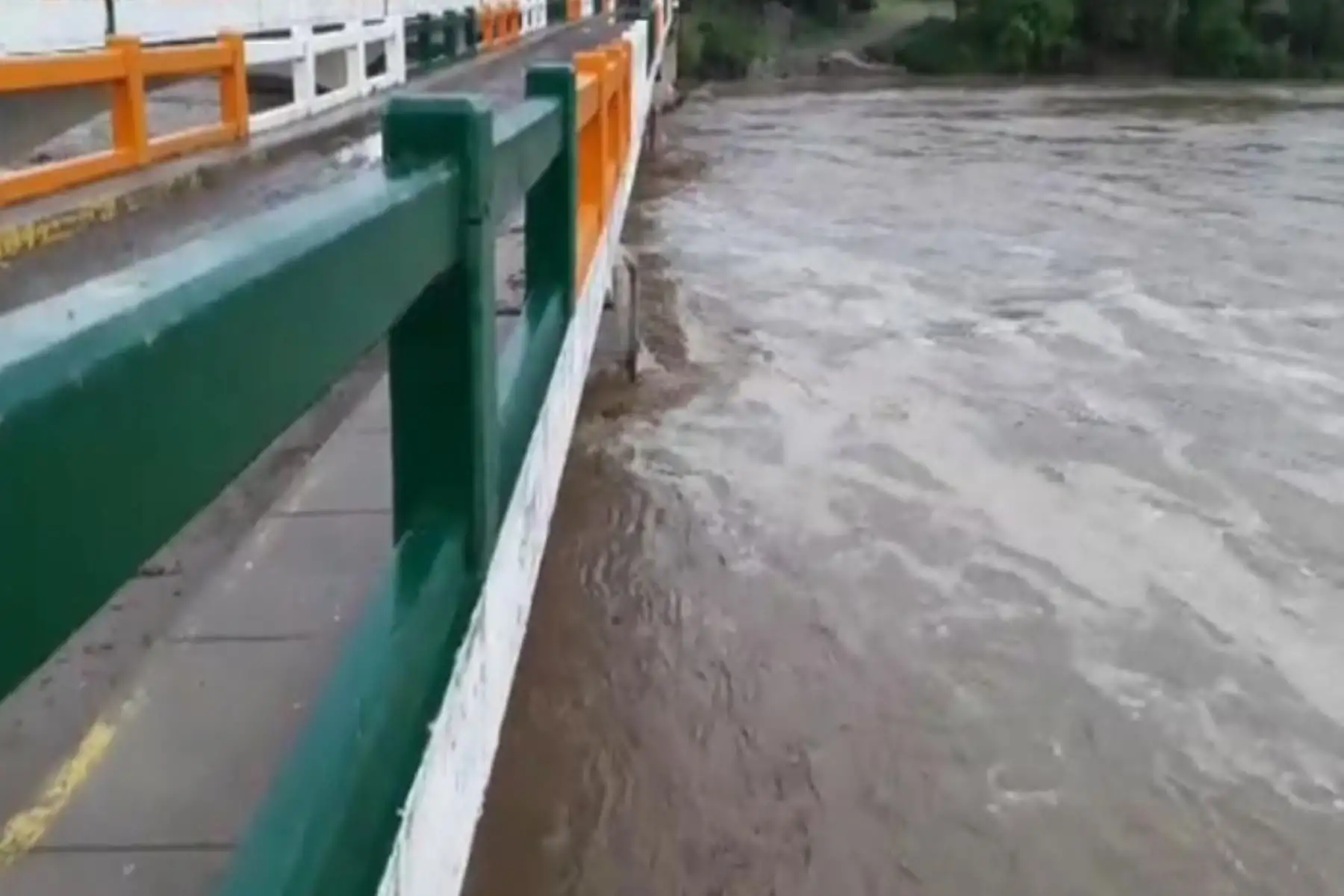 Decenas de familias resultaron afectadas debido a los fuertes vientos y lluvia torrencial que duró varias horas en la provincia piurana de Chulucanas, informaron las autoridades.