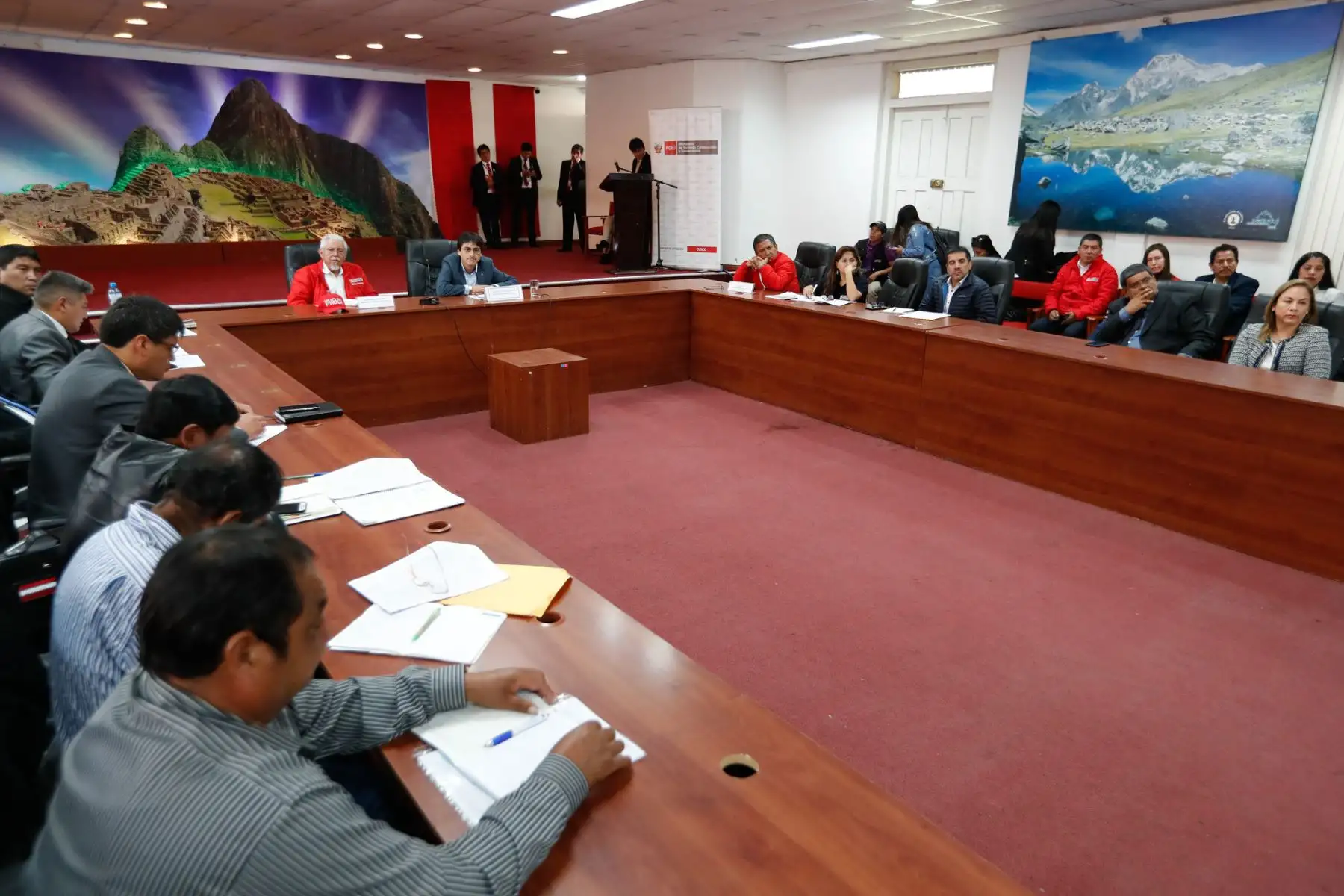 Medio millón de familias de Cusco, Ucayali, Arequipa y Lima se beneficiarán con programa de modernización de los servicios de saneamiento lanzado hoy en el Cusco por el ministro Javier Piqué.