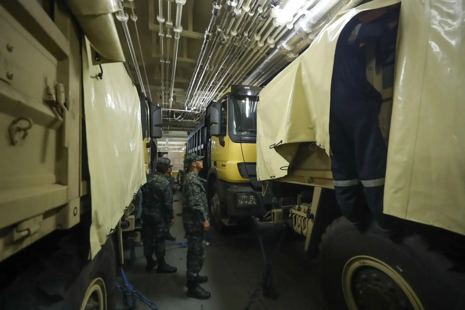 Ministro de Defensa, Jose Huerta acompañado de las ministras de Salud y Ambiente, despiden al BAP Pisco que zarpó para llevar ayuda a los damnificados de Piura. Foto: ANDINA/MINDEF