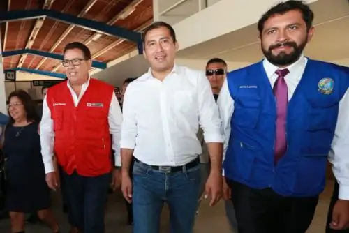 El ministro de Defensa, José Huerta, llegó hoy a Chimbote, en la región Áncash, para coordinar con el gobernador regional, Juan Carlos Morillo, y los alcaldes las acciones de prevención y atención de emergencias ocasionadas por lluvias y huaicos en la región.