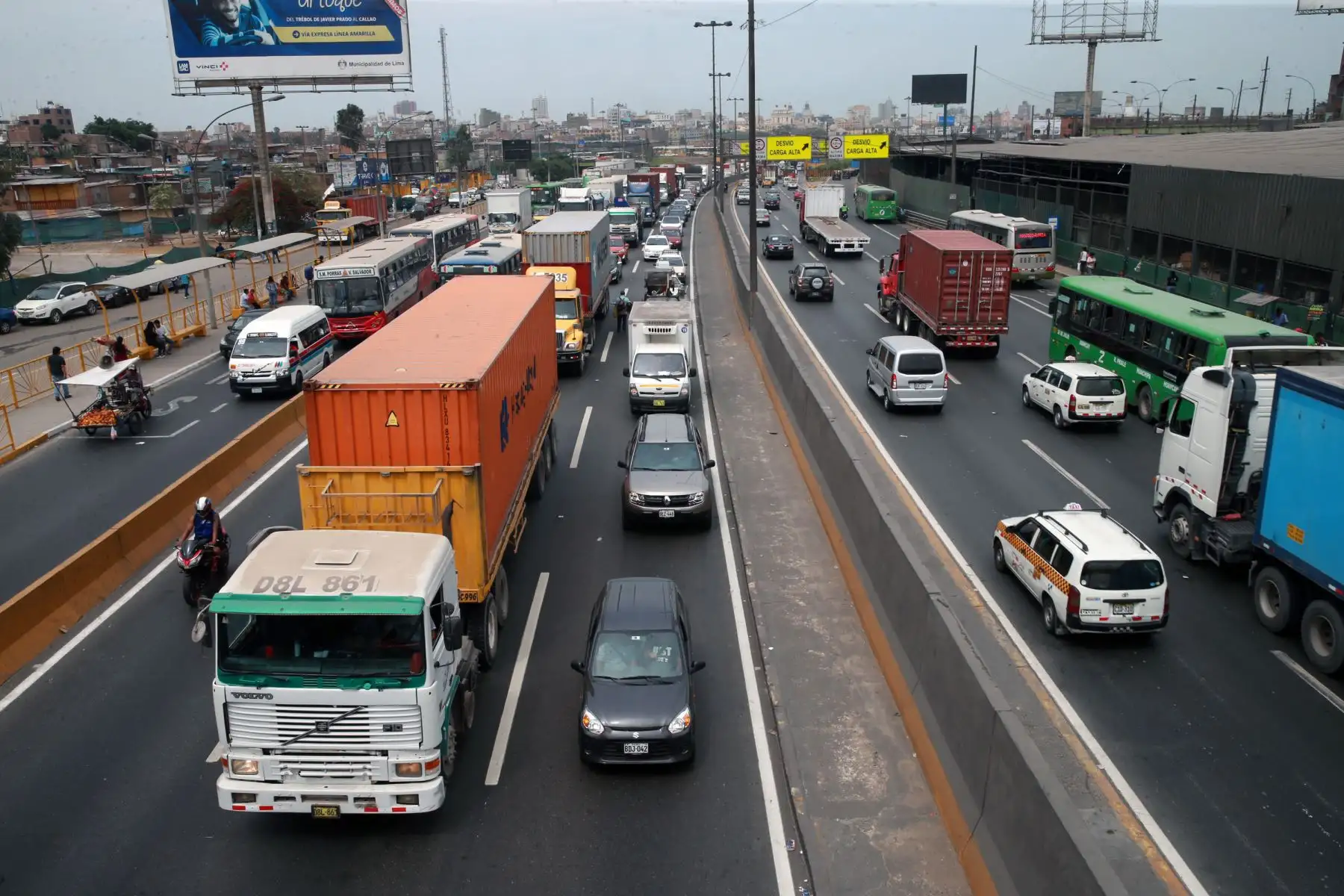El MTC recuerda a los conducotres de transporte terrestre de personas y carga, que el Curso de Actualización de la Normativa de Transporte y Tránsito, debe ser dictado por Escuelas de Conductores debidamente autorizadas. Foto: ANDINA/Norman Córdova