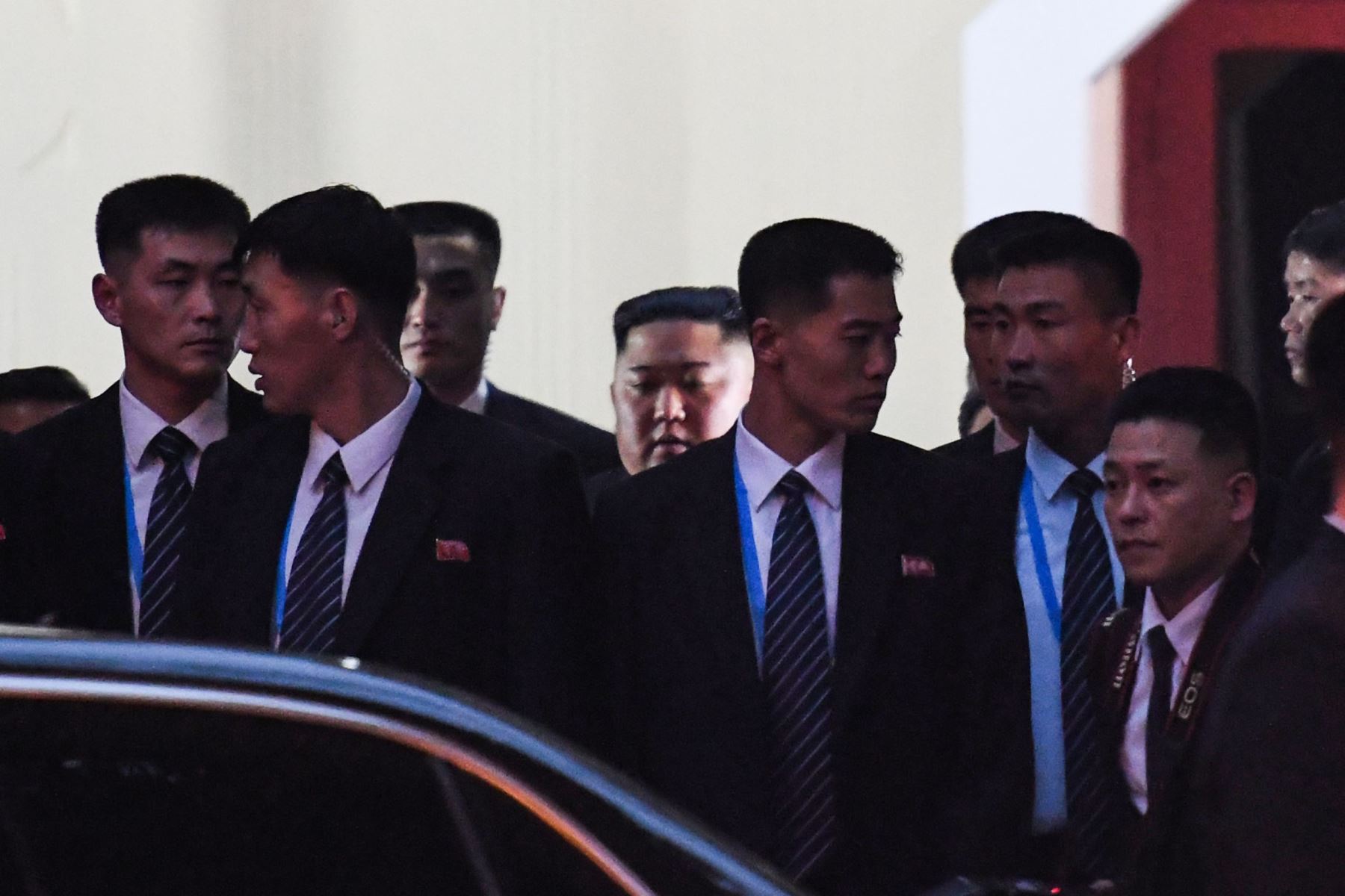 El líder norcoreano Kim Jong Un regresa después de visitar la embajada norcoreana en Hanoi el 26 de febrero de 2019. Foto: AFP