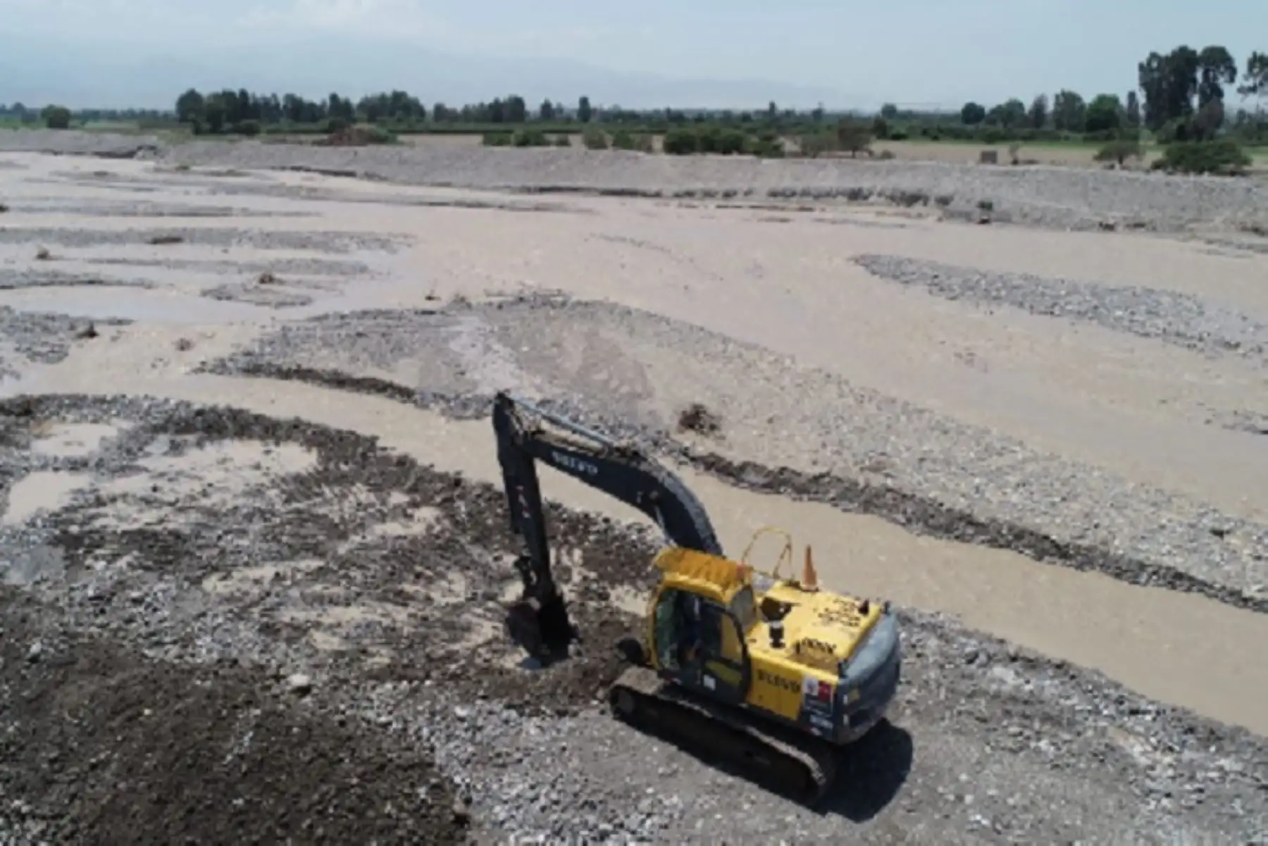 El Gobierno, a través del Ministerio de Agricultura y Riego (Minagri), ha destinado cerca de 70 millones de soles para intervenir en 49 puntos críticos o lugares con riesgo de desborde e inundación de los ríos ubicados en zonas declaradas en emergencia.