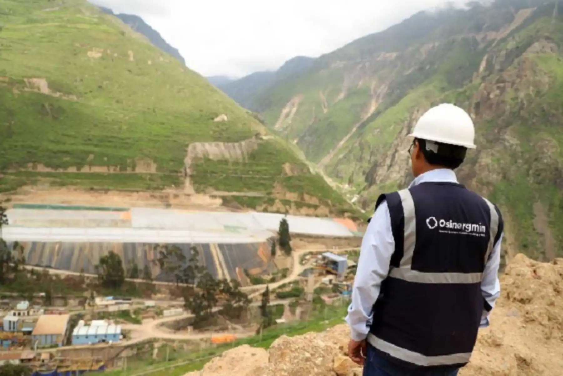 Ante las intensas lluvias que se vienen registrando en el territorio nacional, el Organismo Supervisor de la Inversión en Energía y Minería, Osinergmin, viene realizando supervisiones preventivas a diferentes unidades mineras, a fin de verificar la seguridad de la infraestructura que pudiera verse afectada por los fenómenos climáticos.