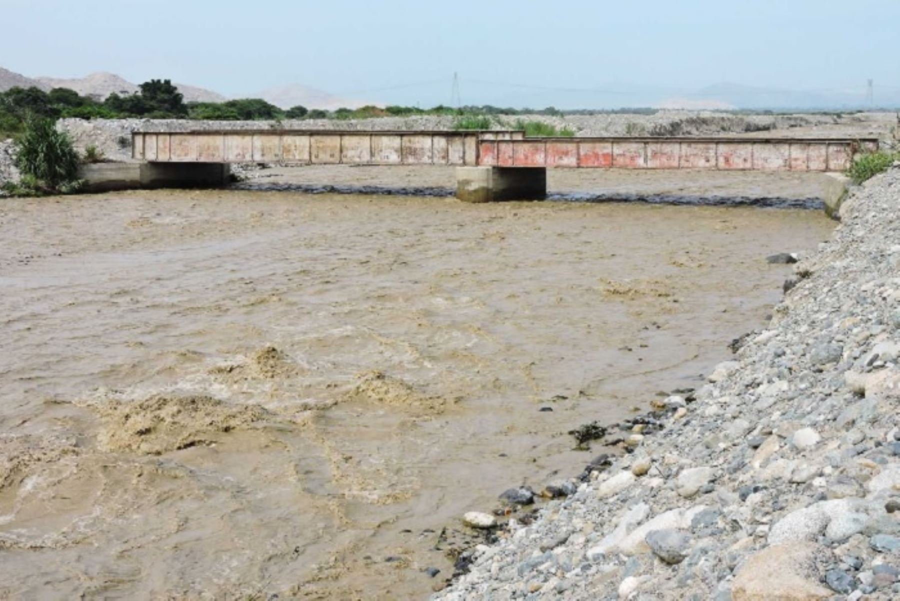 El caudal del río Nepeña, en el distrito del mismo nombre, provincia del Santa, ingresó al estado de “alerta” al alcanzar su caudal 30 metros cúbicos por segundo, informó el Centro de Operaciones de Emergencia Regional (COER) Áncash.
