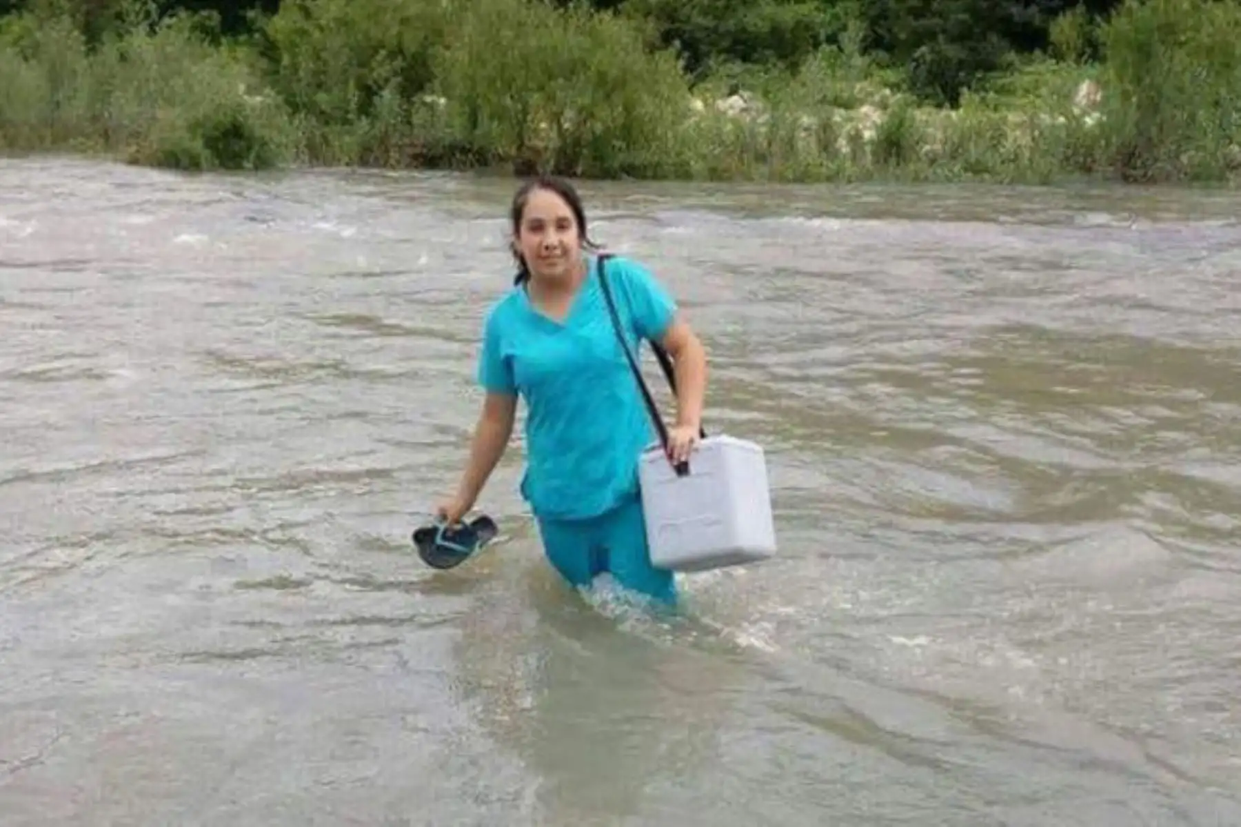 La enfermera Edid Chumacero cruzó un crecido río y caminó por trochas para llegar a la provincia de Morropón, en la sierra de Piura, y salvar a un recién nacido.