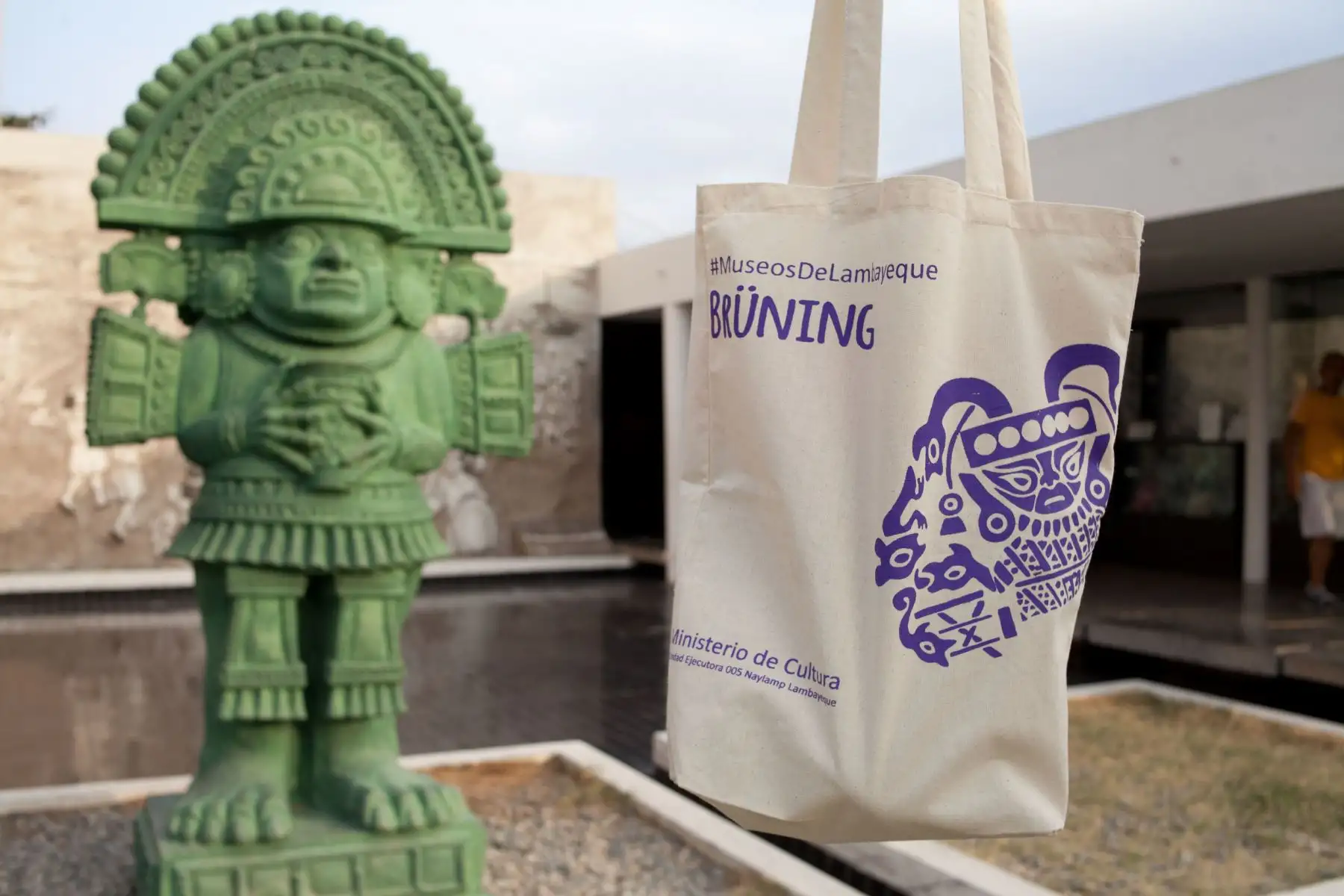 Museos de Lambayeque promueven el uso de bolsas de tela y tomatodos, para contribuir con la protección del medio ambiente.