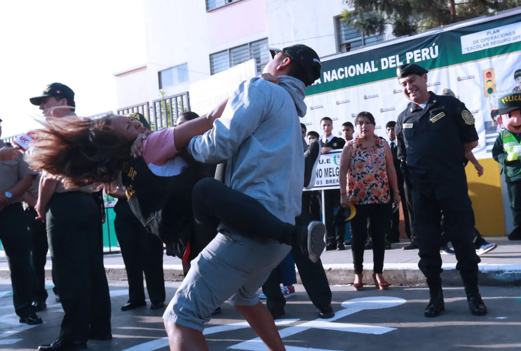Plan de Operaciones Policiales “Escolar Seguro 2019”, el mismo que será ejecutado en todos los centros escolares del Perú, con la finalidad de garantizar la protección y seguridad a los estudiantes en este año académico. Foto: ANDINA/Norman Córdova