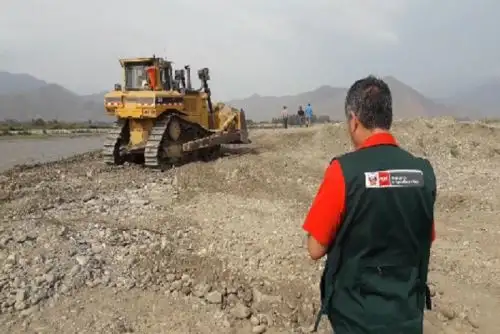 La Autoridad Nacional del Agua (ANA) adscrita al Ministerio de Agricultura y Riego, realiza trabajos de encauzamiento y reforzamiento en el río Chicama, en la zona Atahualpa y el sector Piedra Molino, en la región La Libertad, a fin de evitar posibles desbordes que causen daños en la población aledaña, infraestructura vial, infraestructura hidráulica y terrenos agrícolas.