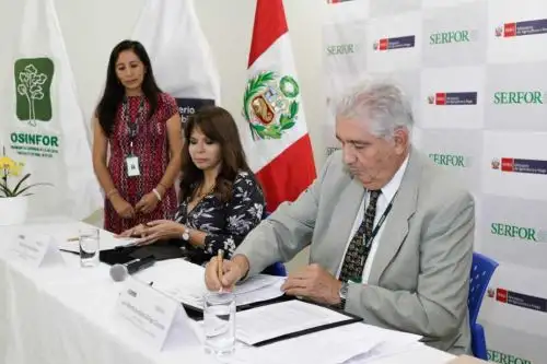 Director ejecutivo del Serfor, Luis Gonzales-Zuñiga Guzmán y la jefa (e) del Osinfor, María Tessy Torres Sánchez, suscriben convenio de cooperación interinstitucional que permitirá el intercambio de experiencias e información en la supervisión, fiscalización y control del aprovechamiento de los recursos naturales.