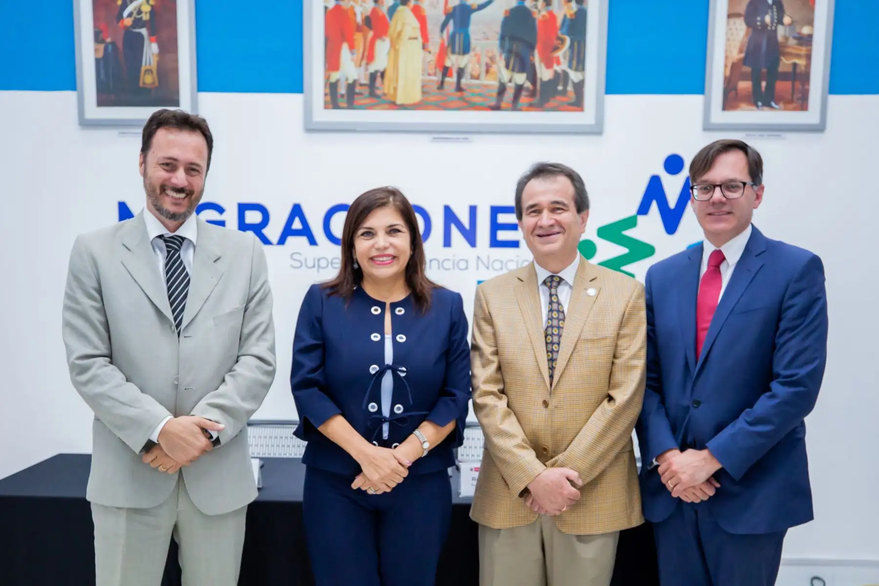 Migraciones recibe donativo Foto: Migraciones