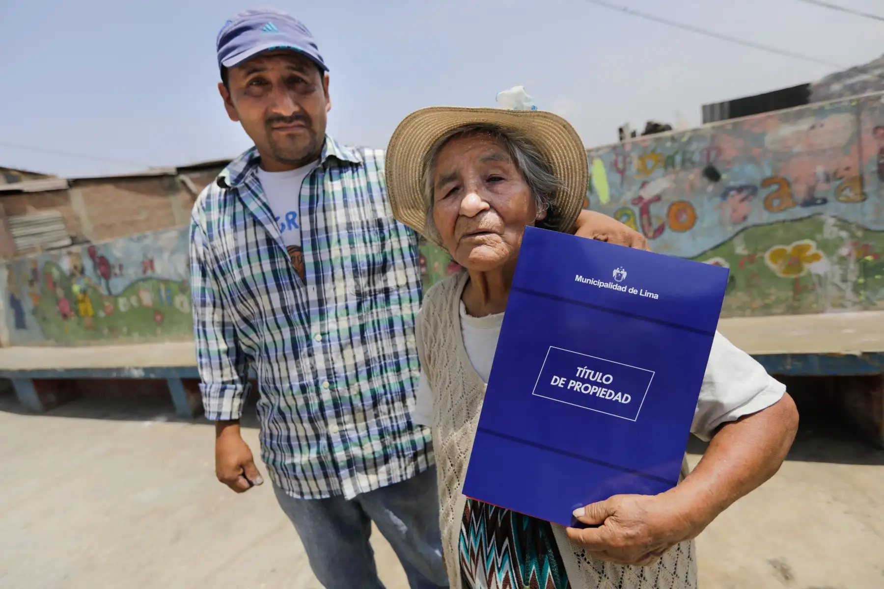 Entrega de títulos de propiedad por parte de la Municipalidad de Lima. Foto: Andina/difusión