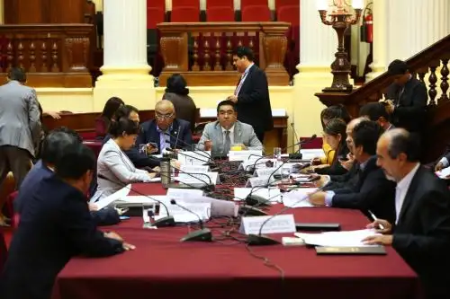 Comisión de Justicia, presidida por el congresista Alberto Oliva.
