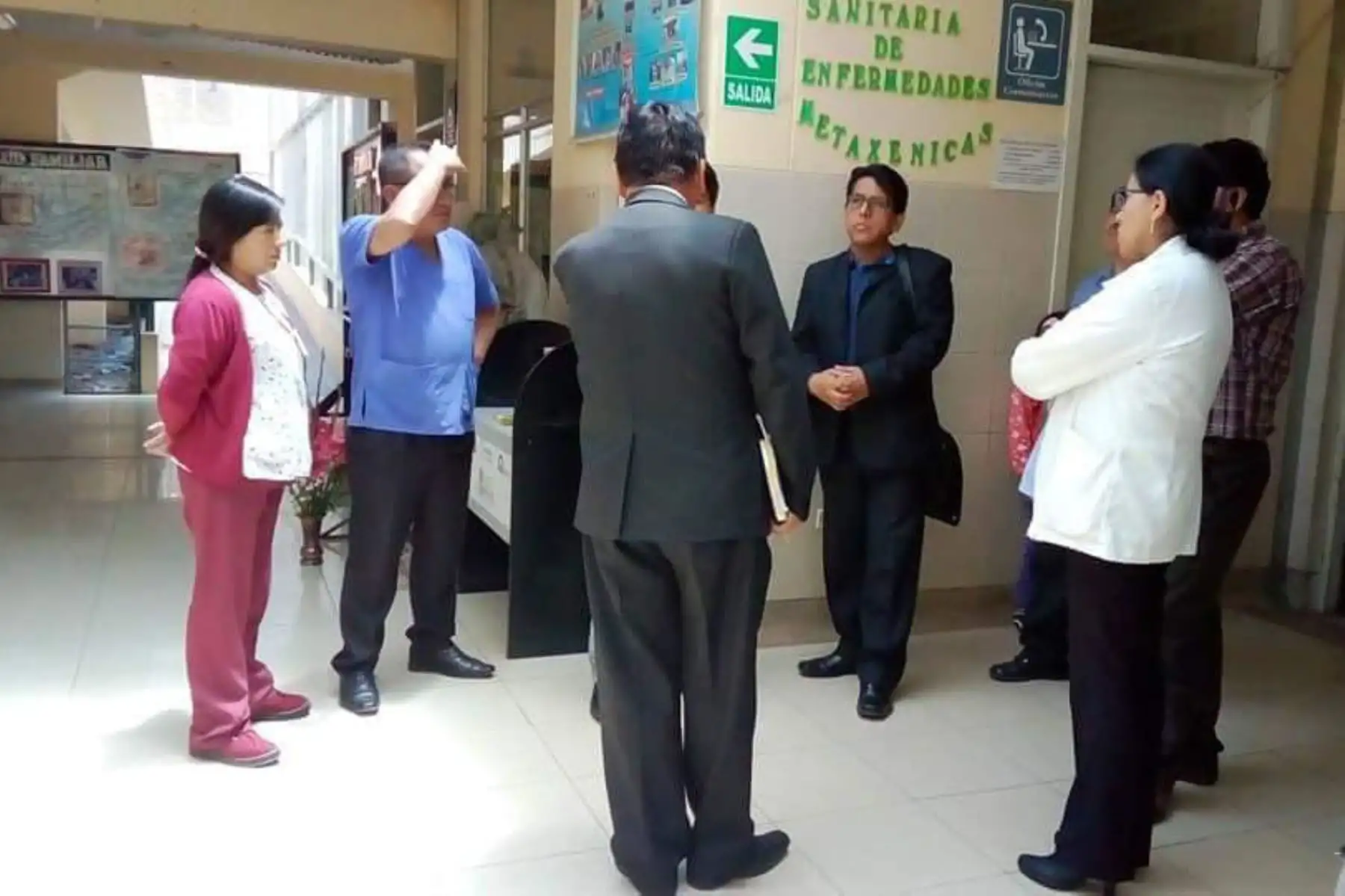 Autoridades del Cusco inspeccionaron daños en centro de salud de la provincia de Calca por lluvias intensas.