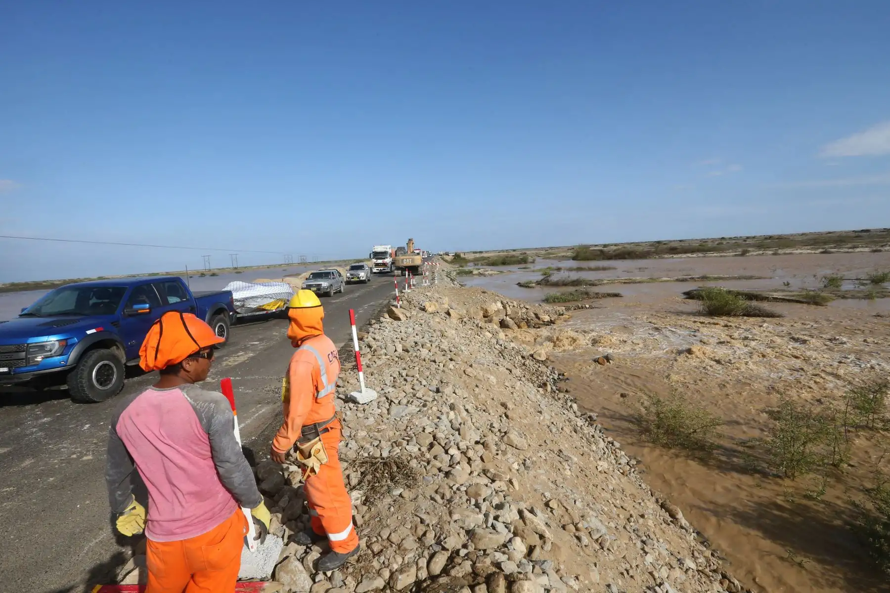 El gobierno regional Piura, a través de la Gerencia Regional de Infraestructura, realiza trabajos de protección en el dique izquierdo a la altura de Simbilá, en el distrito de Catacaos, para evitar un posible desborde del río que perjudicaría a las poblaciones que habitan en las zonas adyacentes.Foto: ANDINA/Jhony Laurente