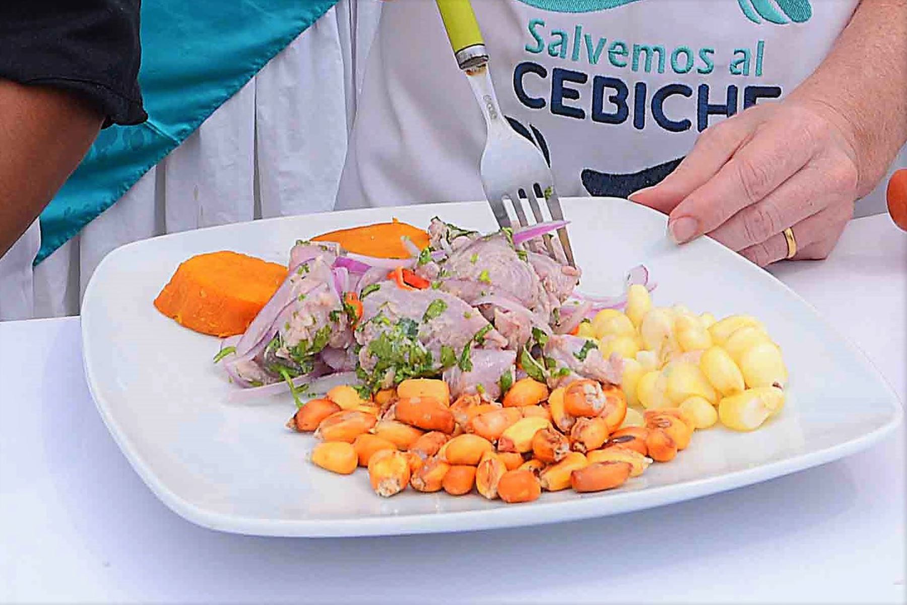 Programa “A comer pescado” aconseja incluir este alimento nutritivo en preparaciones saludables como el cebiche, plato bandera del Perú. ANDINA