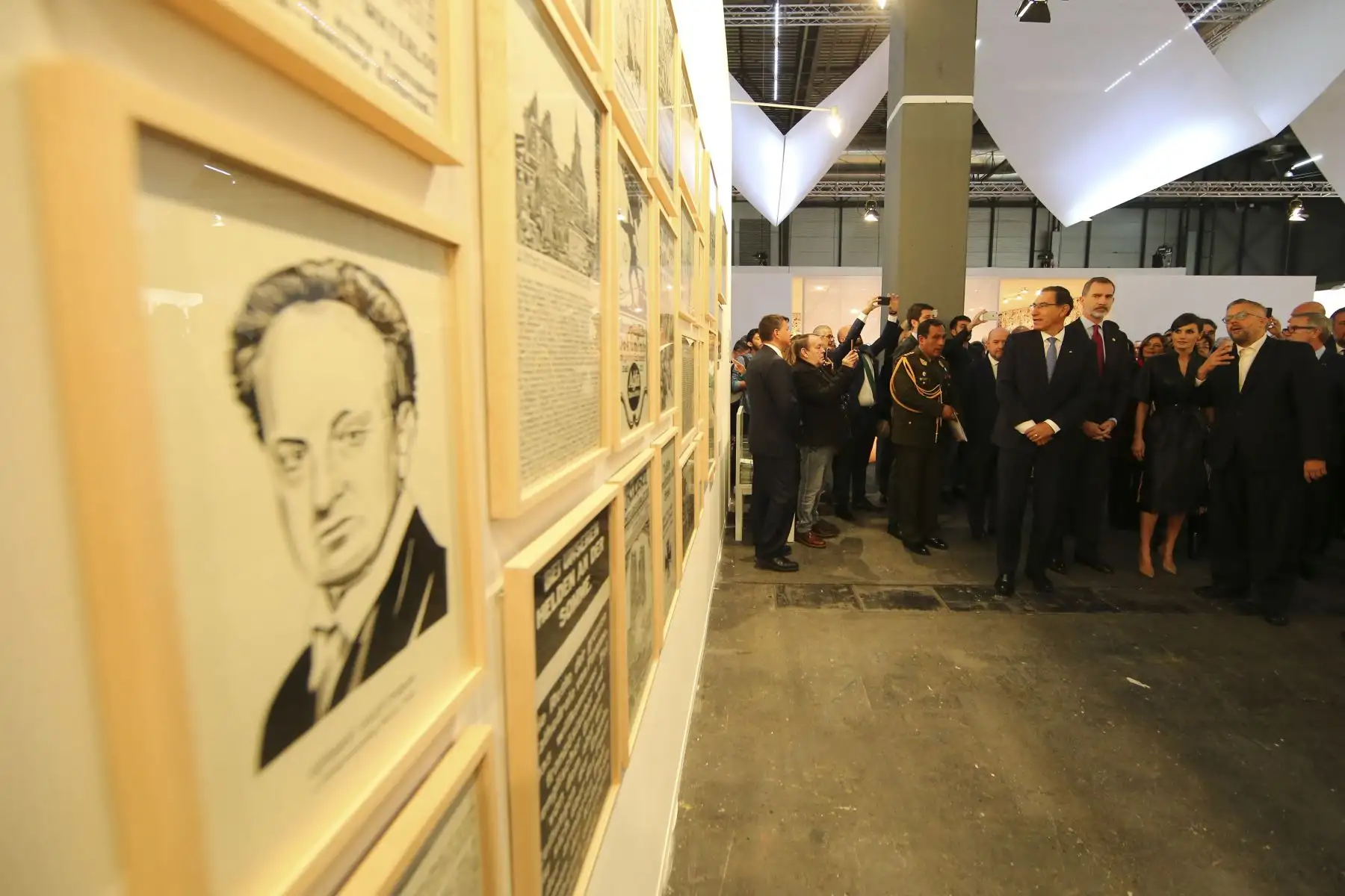 Presidente Martín Vizcarra en Visita de Estado a España. El jefe de Estado peruano también participó en la inauguración de la Feria de Arte Contemporáneo de Madrid, ARCOMadrid 2019, junto al Rey de España Felipe VI, que en su 38° edición tiene como invitado especial al Perú, a través del programa “Perú en ARCO”. Foto: ANDINA/Prensa Presidencia