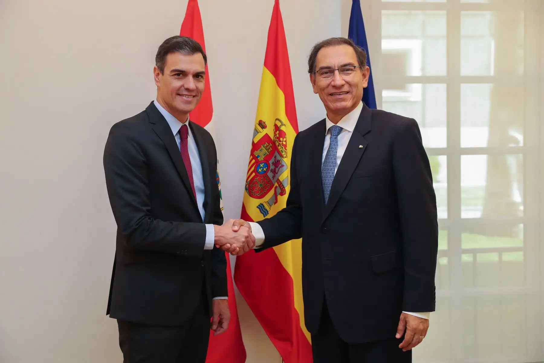 Presidente Martín Vizcarra en Visita de Estado a España. El mandatario peruano, junto al presidente del Gobierno de España, Pedro Sánchez, suscribieron importantes convenios de cooperación bilateral, entre los que destacan el acuerdo técnico para brindar capacitación y formación al personal de las Fuerzas Armadas del Perú, en la gestión del riesgo de desastres. Foto: ANDINA/Prensa Presidencia