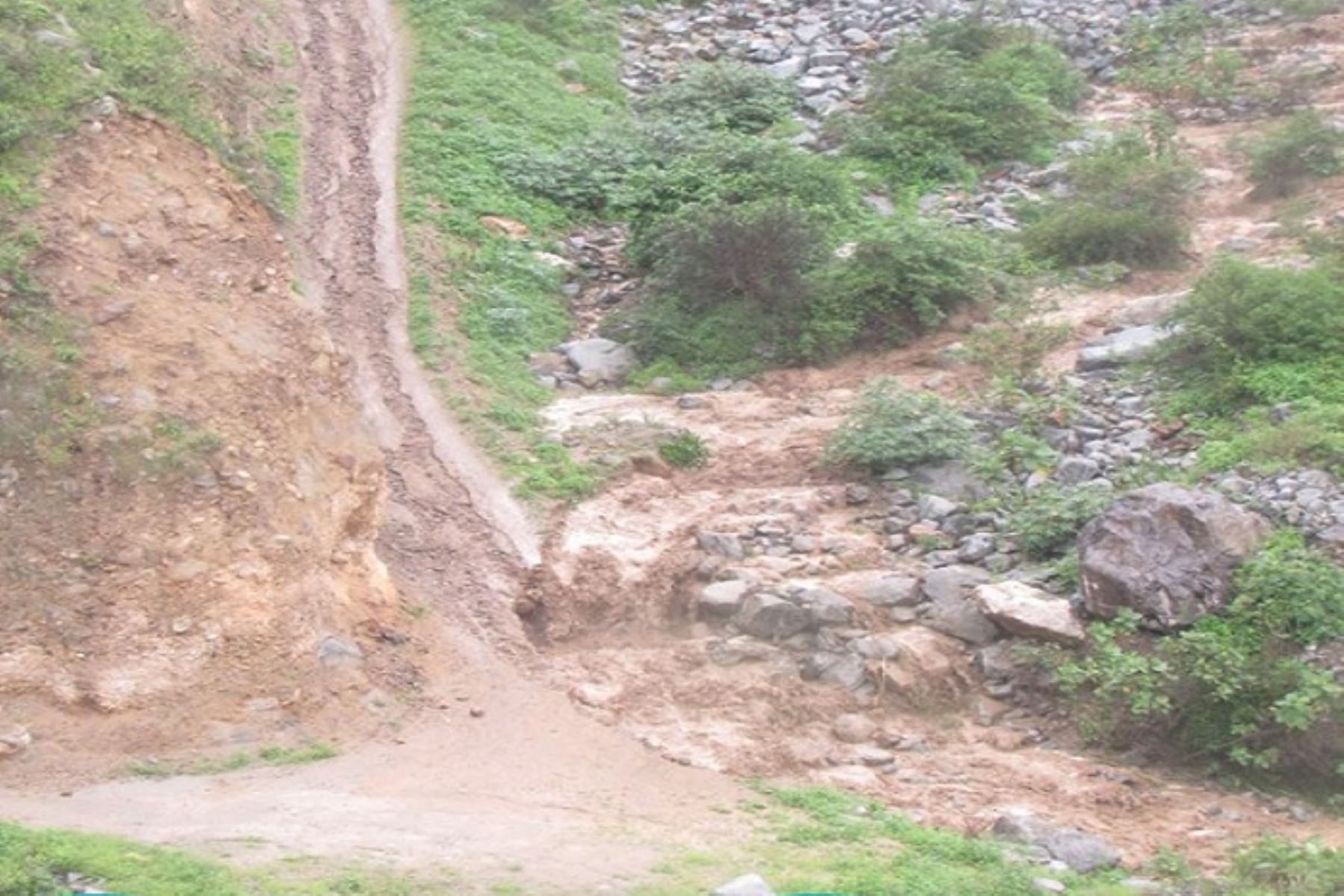 Lluvias intensas provocaron un huaico que ha afectado la vía Caraz - Pamparoma, en la sierra de la región Áncash, informó el Centro de Operaciones de Emergencia Regional (COER).