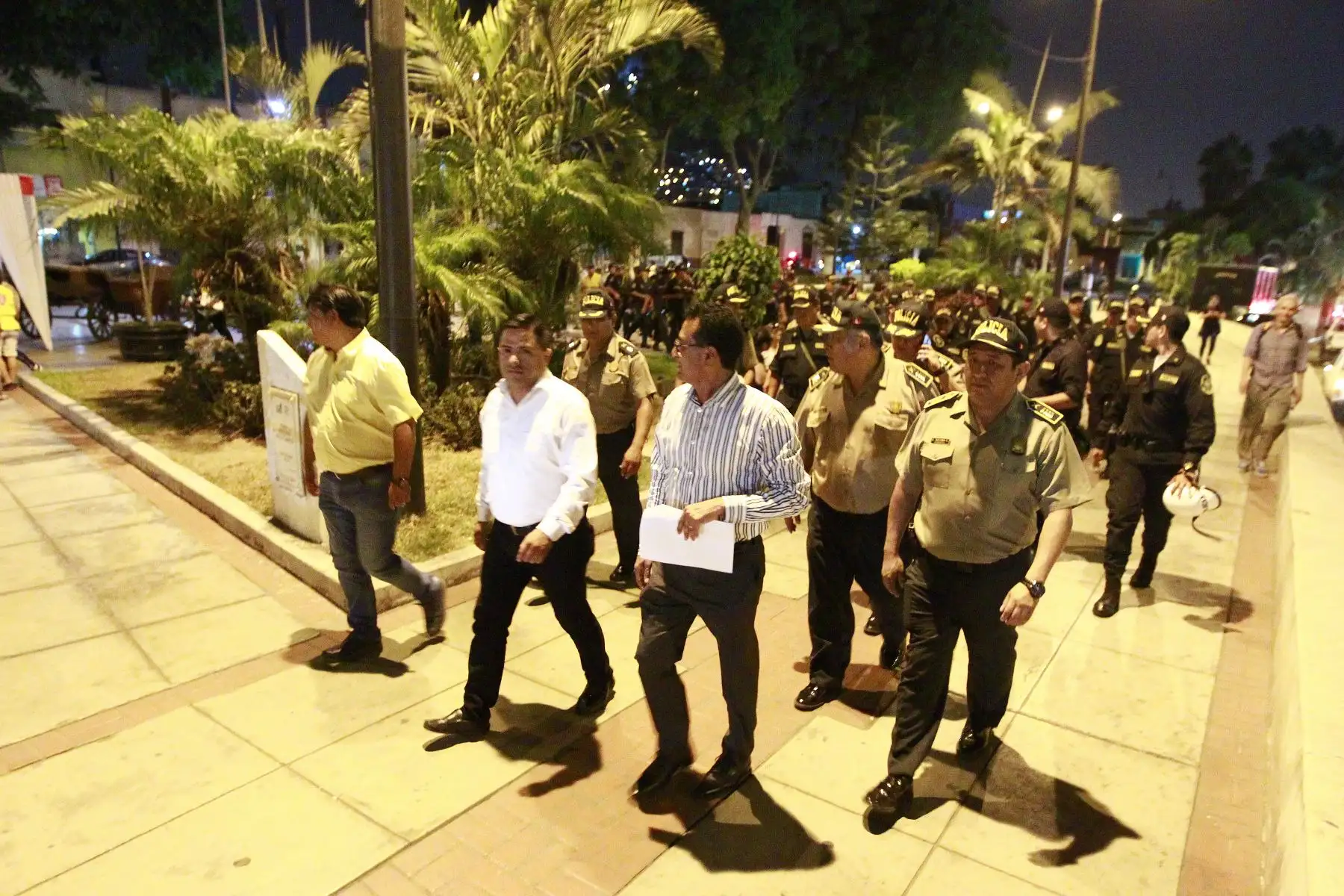 Alcalde del Rimac, Pedro Rosario y Policía Nacional realizan operativo en principales calles del distrito. Foto: ANDINA/Eddy Ramos