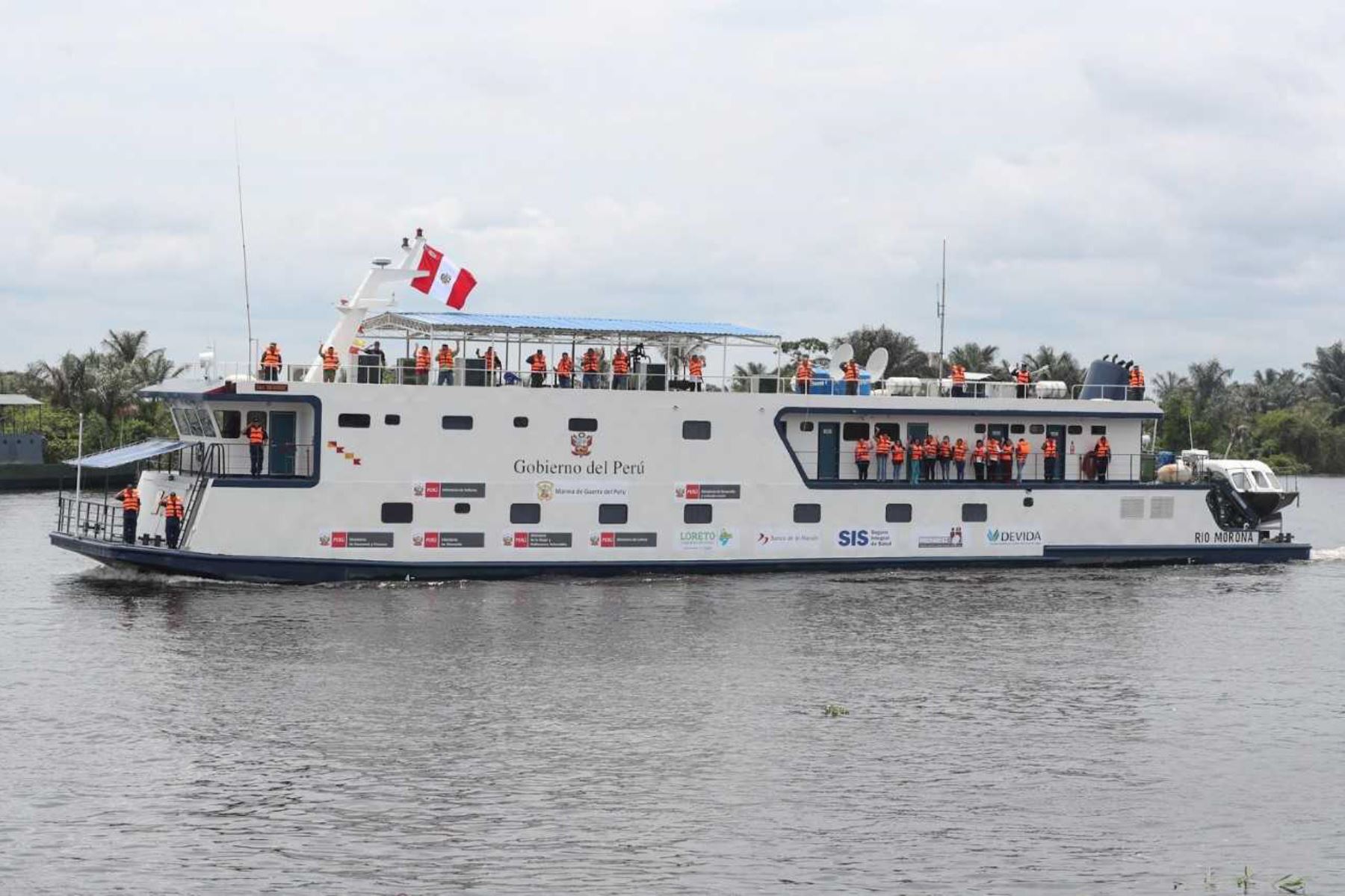 PIAS y buques de la Marina llevan servicios del Estado a 50,000 pobladores de la Amazonía.