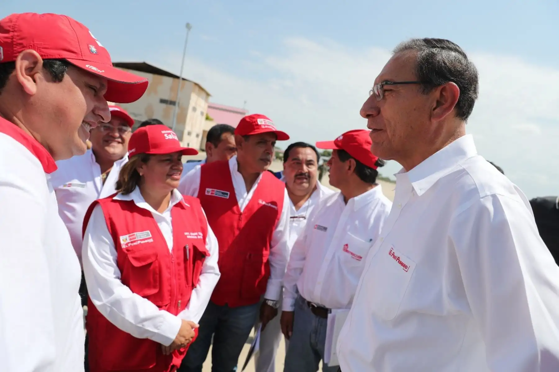 El Presidente de la República, Martín Vizcarra, supervisa en la región Piura las acciones que se ejecutan en la quebrada San Francisco, distrito de Tambo Grande, afectada por el incremento de lluvias. Foto: ANDINA/Prensa Presidencia