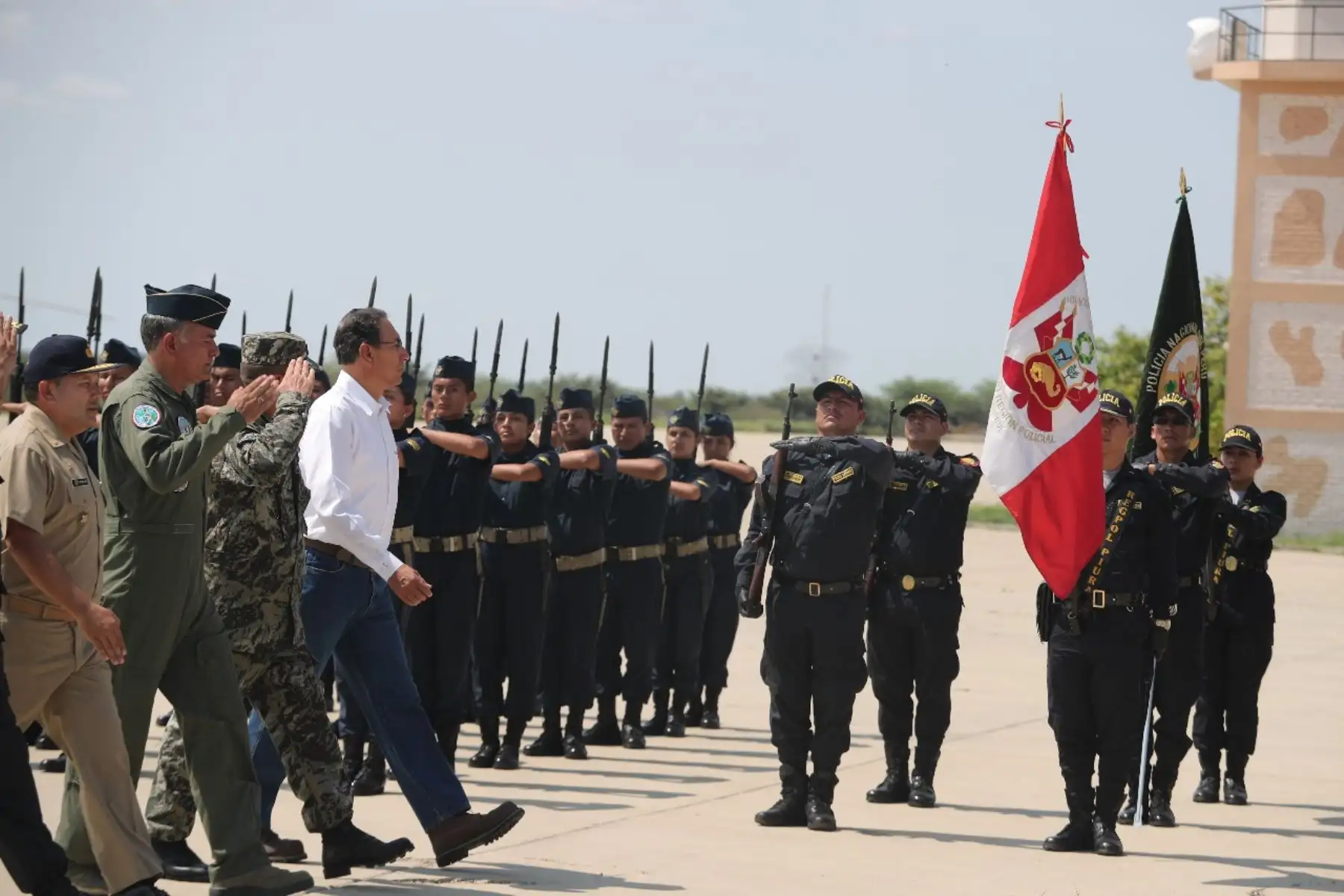 El Presidente de la República, Martín Vizcarra, supervisa en la región Piura las acciones que se ejecutan en la quebrada San Francisco, distrito de Tambo Grande, afectada por el incremento de lluvias. Foto: ANDINA/Prensa Presidencia