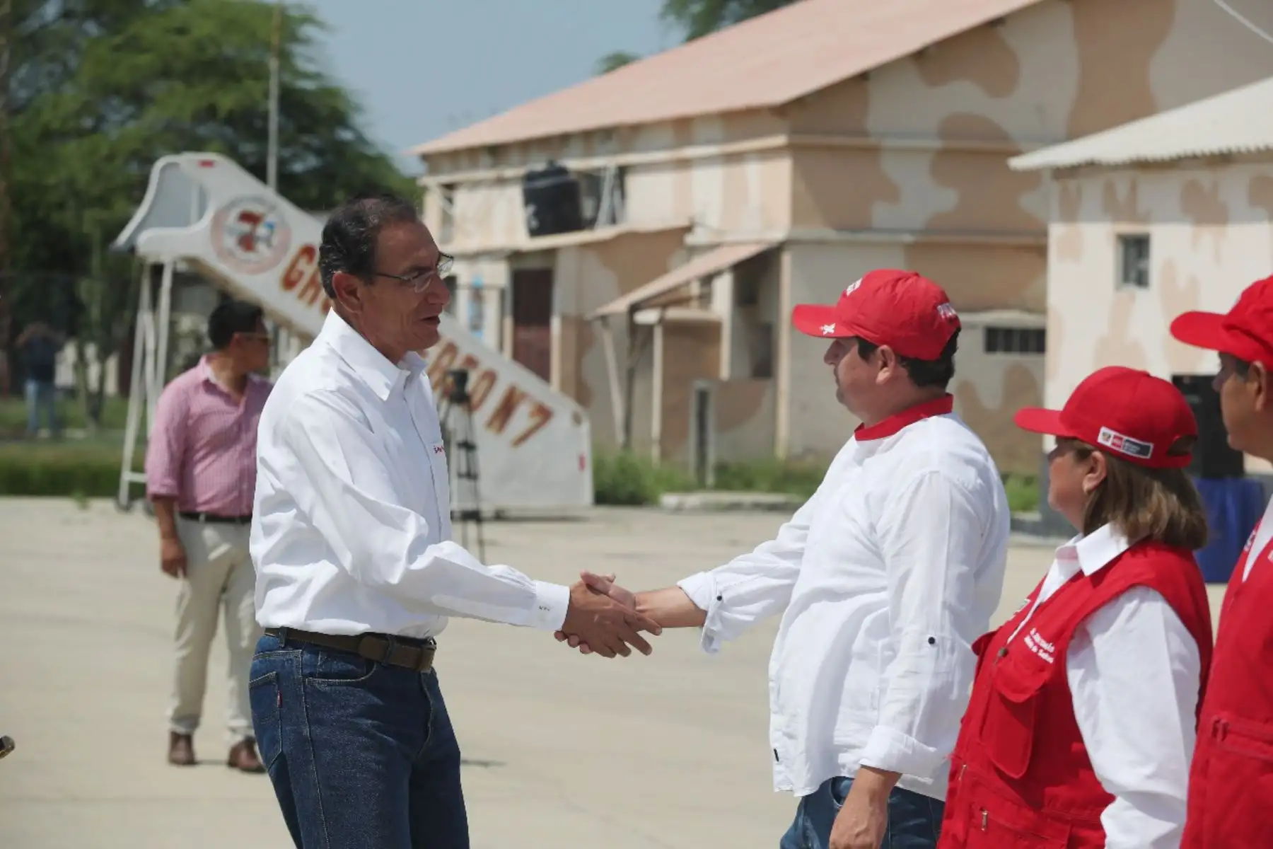 El Presidente de la República, Martín Vizcarra, supervisa en la región Piura las acciones que se ejecutan en la quebrada San Francisco, distrito de Tambo Grande, afectada por el incremento de lluvias. Foto: ANDINA/Prensa Presidencia