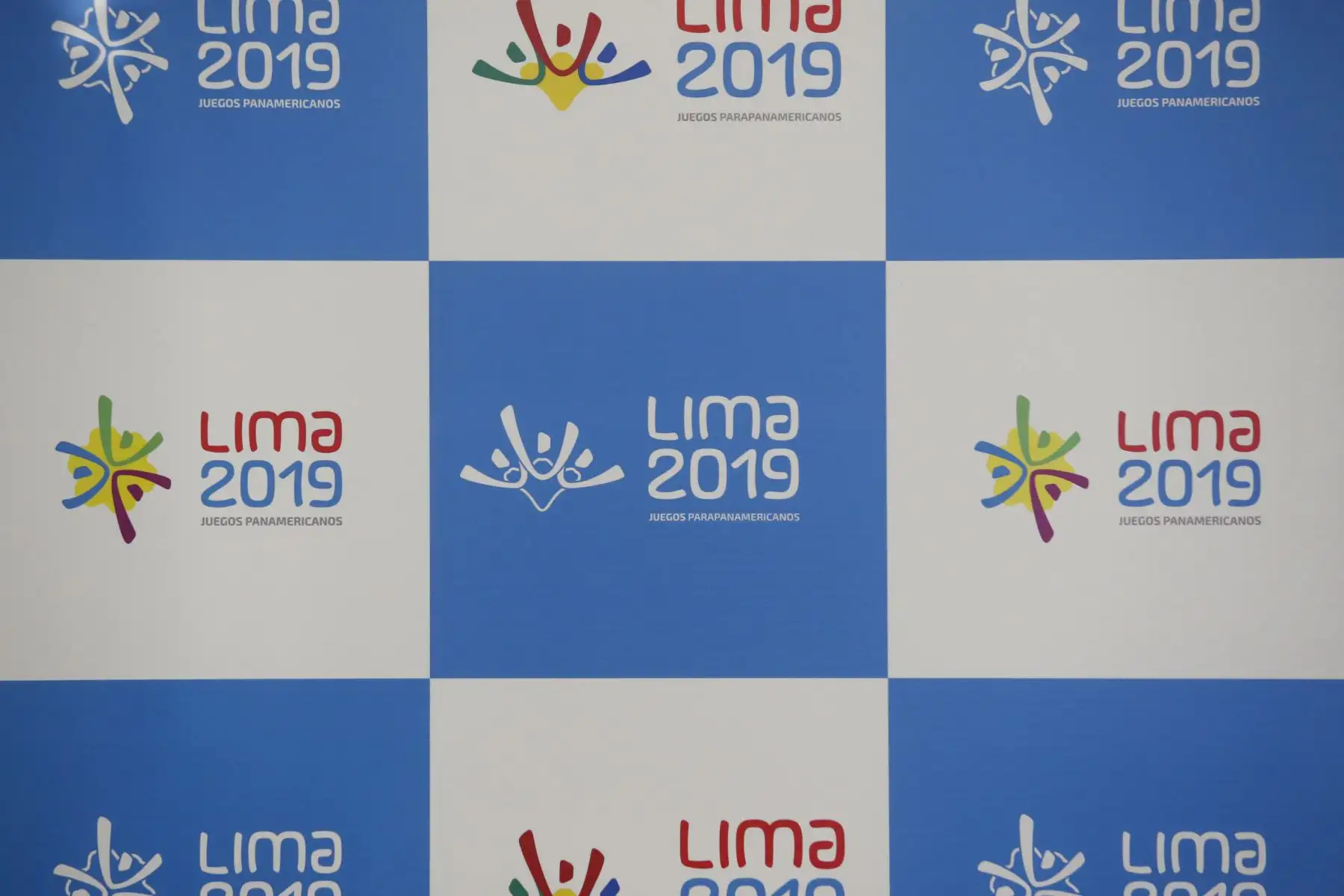 Panamericanos Lima 2019. El Director Ejecutivo de Lima 2019, Carlos Neuhaus; el Delegado Técnico de la federación Internacional de Handball, Ramón Gallegos Santos así como representantes de las selecciones peruanas participan en la realización del primer sorteo oficial de las competencias que se desarrollaran durante los juegos, en esta oportunidad corresponde al sorteo de Balonmano (Handball).  Foto: ANDINA/Nathalie Sayago