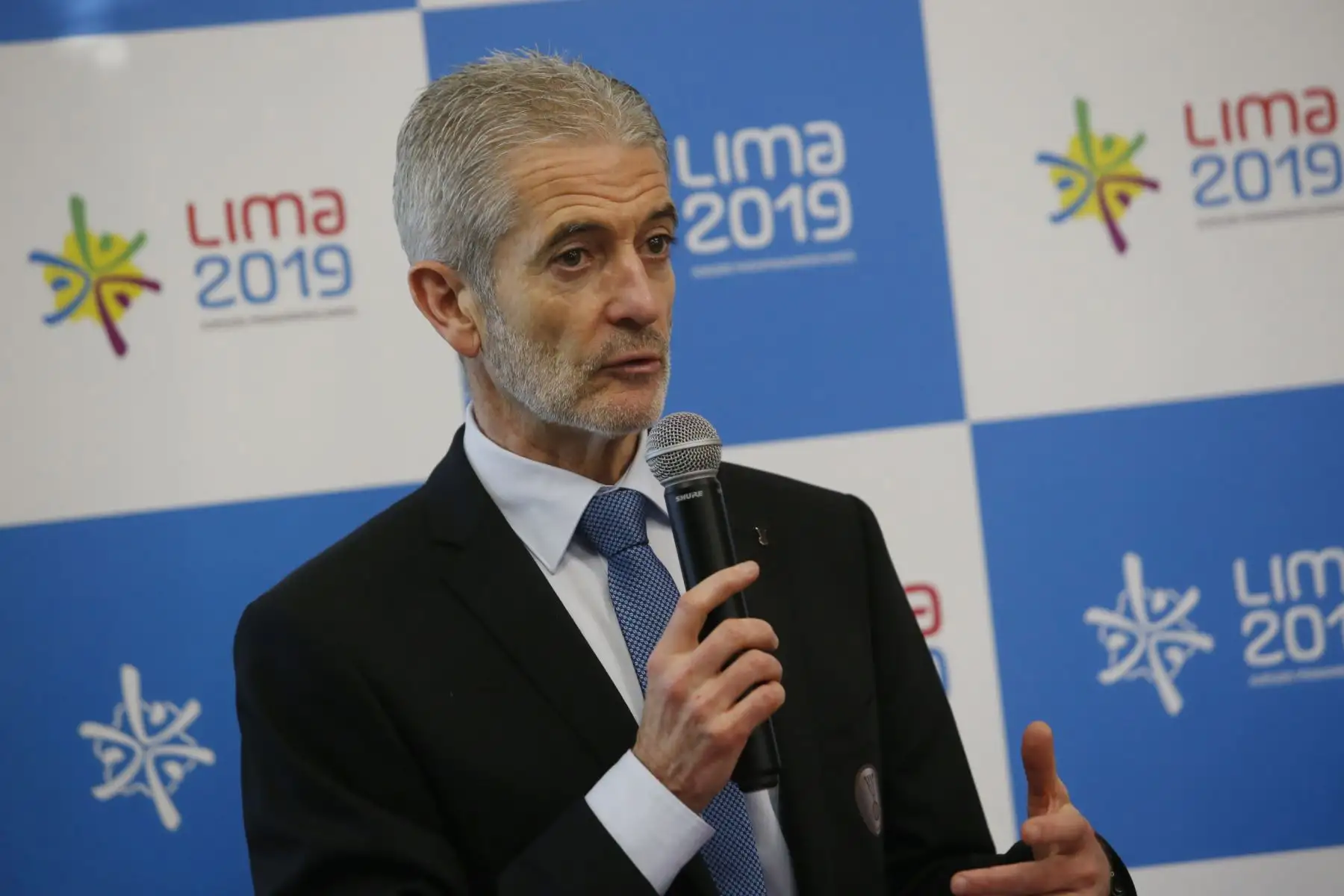 Panamericanos Lima 2019. El Director Ejecutivo de Lima 2019, Carlos Neuhaus; el Delegado Técnico de la federación Internacional de Handball, Ramón Gallegos Santos así como representantes de las selecciones peruanas participan en la realización del primer sorteo oficial de las competencias que se desarrollaran durante los juegos, en esta oportunidad corresponde al sorteo de Balonmano (Handball).  Foto: ANDINA/Nathalie Sayago