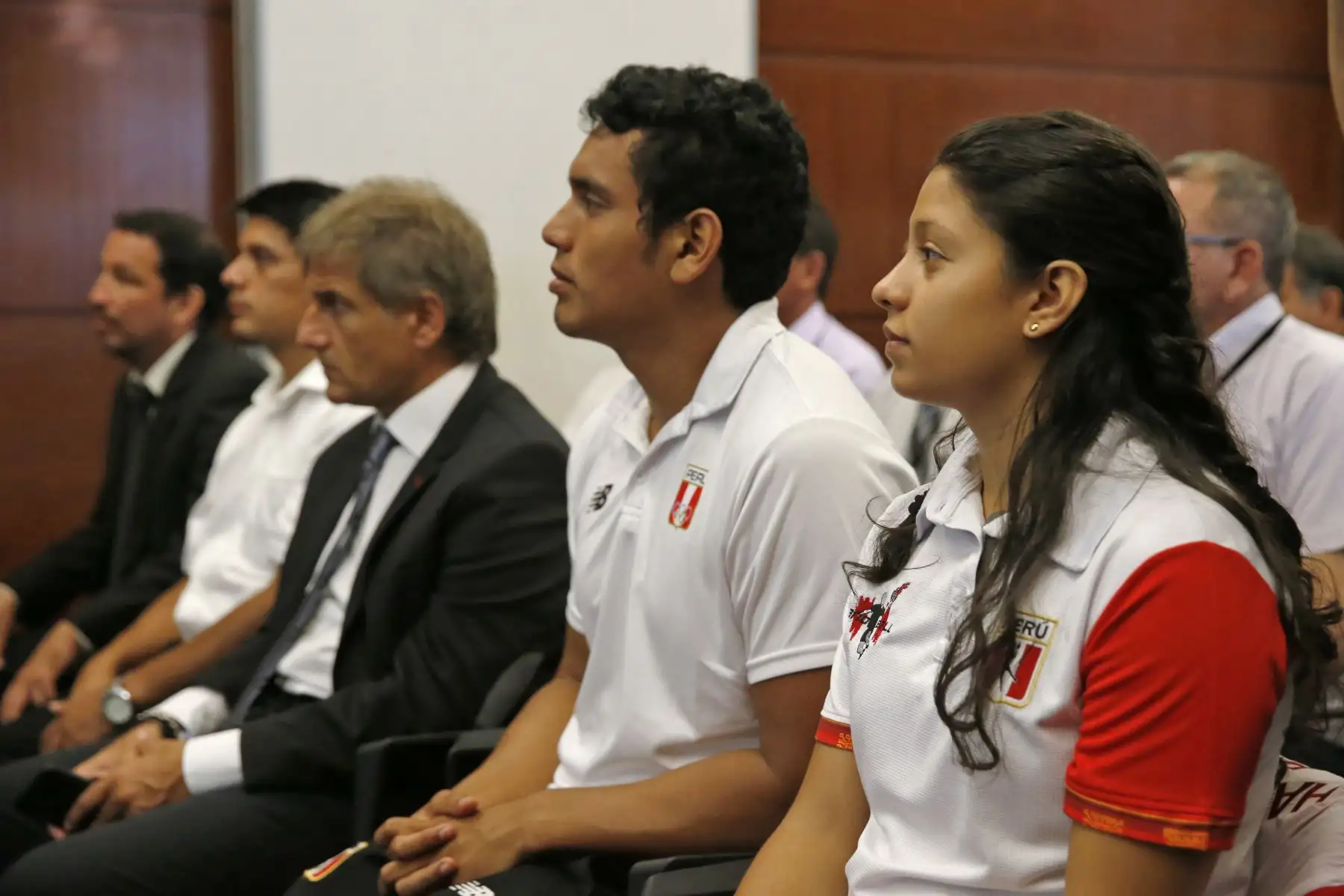 Panamericanos Lima 2019. El Director Ejecutivo de Lima 2019, Carlos Neuhaus; el Delegado Técnico de la federación Internacional de Handball, Ramón Gallegos Santos así como representantes de las selecciones peruanas participan en la realización del primer sorteo oficial de las competencias que se desarrollaran durante los juegos, en esta oportunidad corresponde al sorteo de Balonmano (Handball).  Foto: ANDINA/Nathalie Sayago