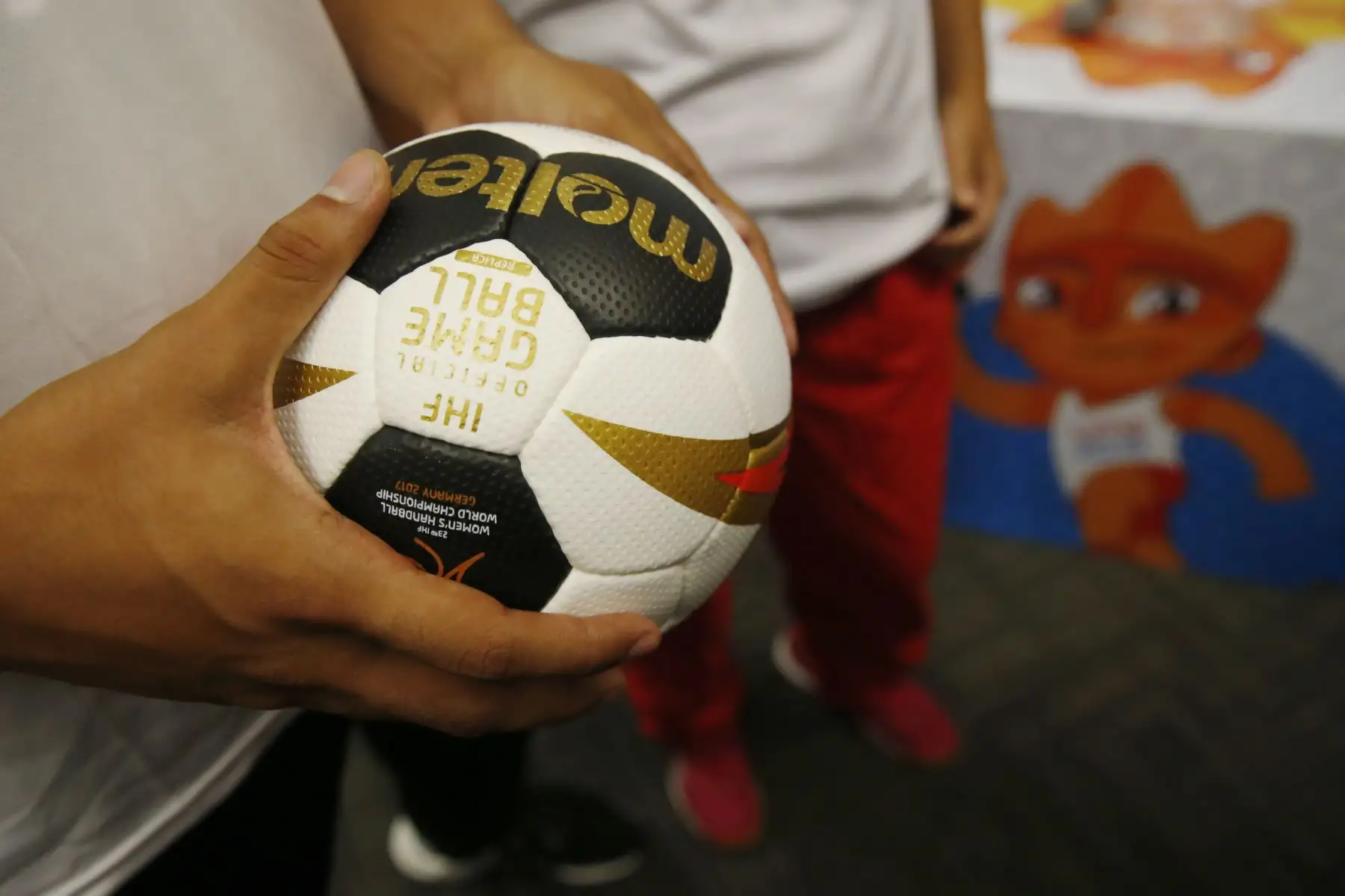 Panamericanos Lima 2019. El Director Ejecutivo de Lima 2019, Carlos Neuhaus; el Delegado Técnico de la federación Internacional de Handball, Ramón Gallegos Santos así como representantes de las selecciones peruanas participan en la realización del primer sorteo oficial de las competencias que se desarrollaran durante los juegos, en esta oportunidad corresponde al sorteo de Balonmano (Handball).  Foto: ANDINA/Nathalie Sayago