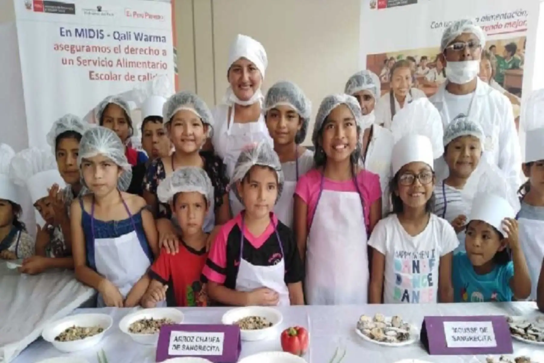 Un grupo de niños miembros del curso vacacional de Minichef realizado por la Municipalidad Provincial El Dorado-Sisa, en la región San Martín, aprendieron a cocinar ricos potajes con vitaminas y minerales para prevenir la anemia en sus colegios  y, además, lo replicarán en sus casas.