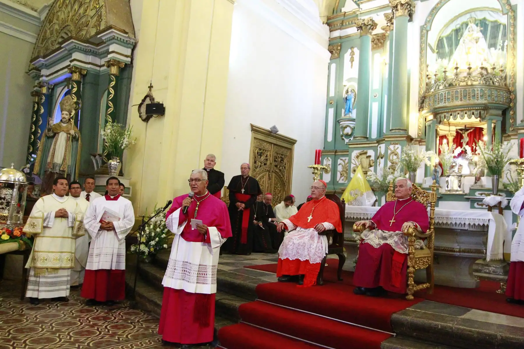 Profesión de fe y toma de juramento al nuevo arzobispo apostólico, monseñor Carlos Castillo. Foto: ANDINA/Eddy Ramos.