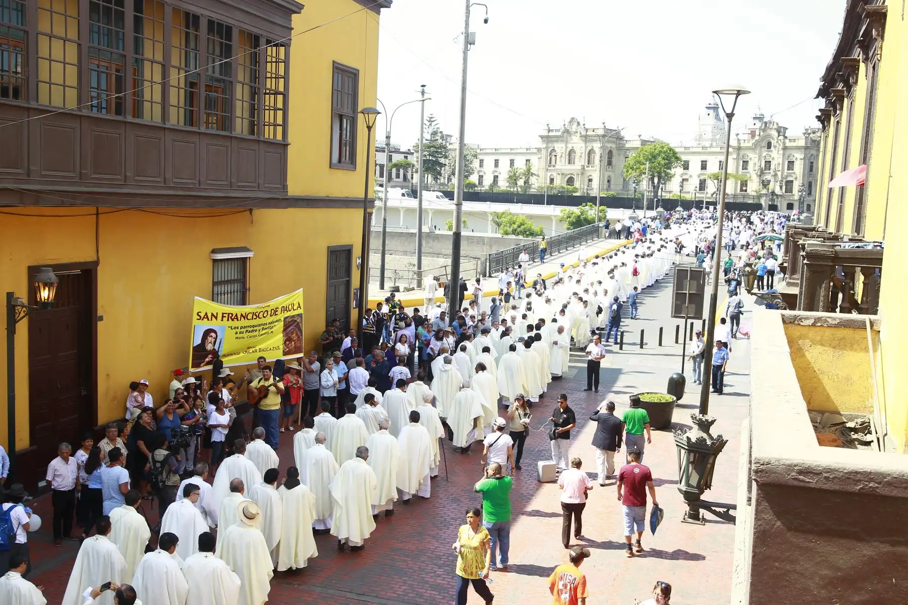 Procesión hacia la Catedral de Lima del nuevo arzobispo apostólico, monseñor Carlos Castillo. Foto: ANDINA/Eddy Ramos.